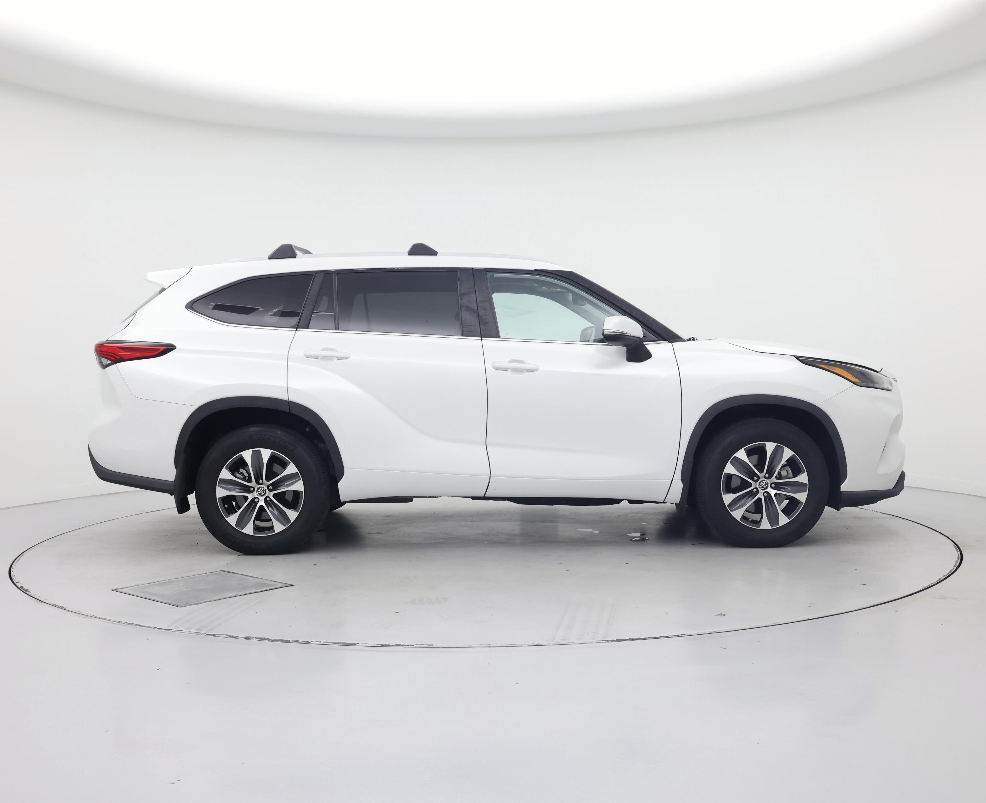 Thumbnail: 2023 Toyota Highlander - 7