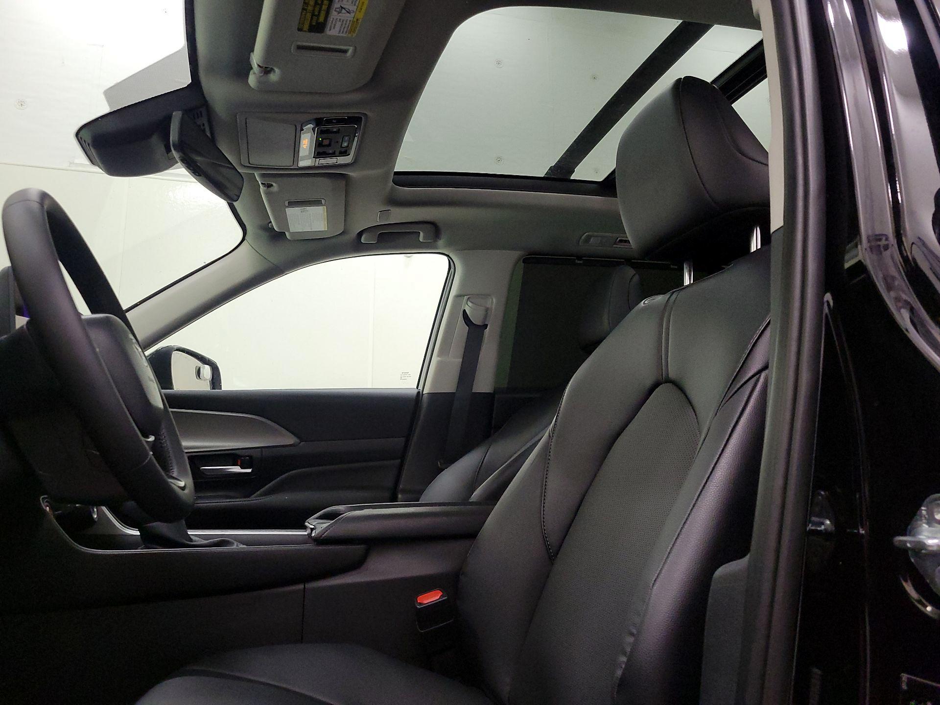 Thumbnail: 2025 Toyota Highlander - 19