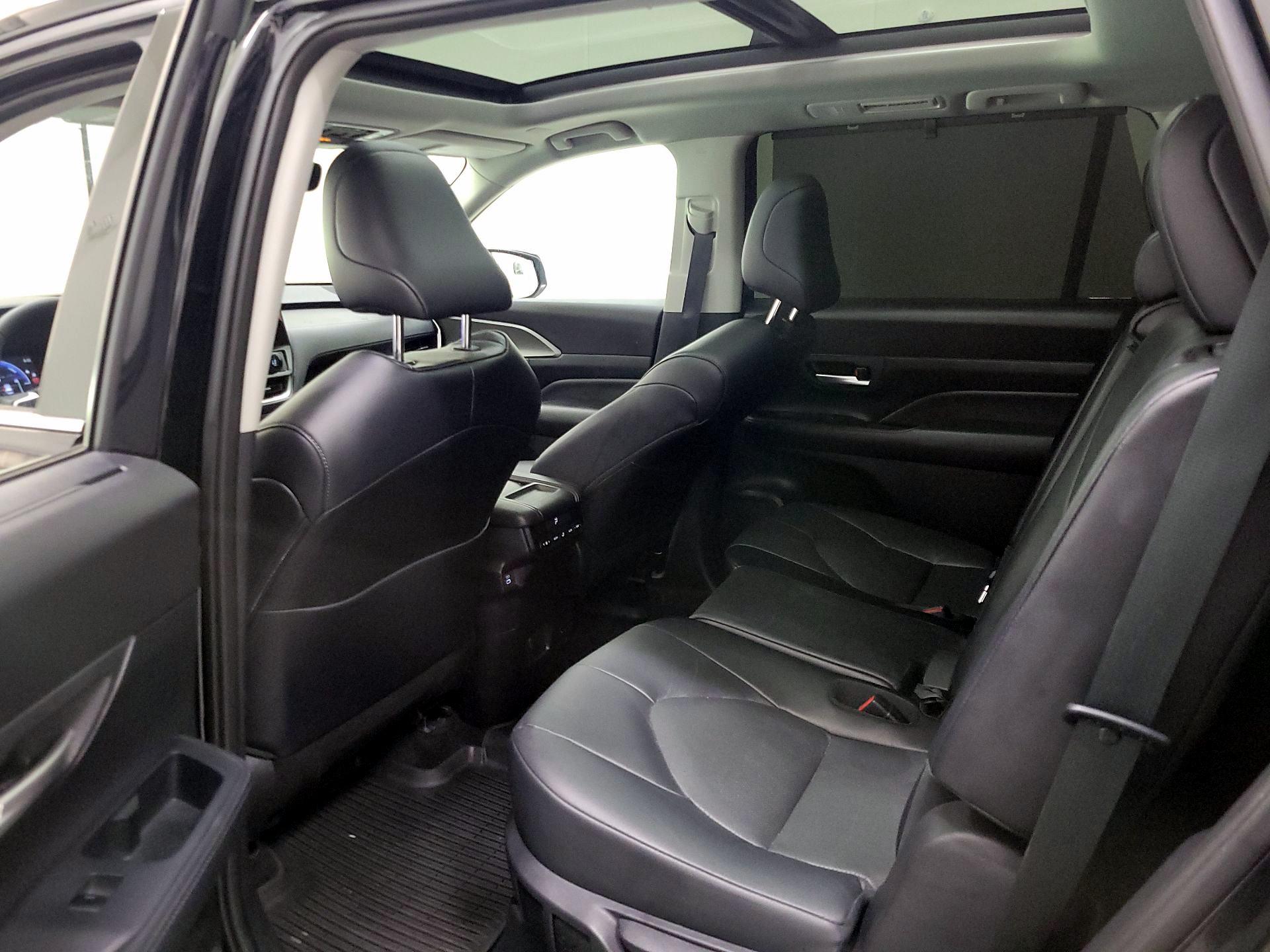 Thumbnail: 2025 Toyota Highlander - 20