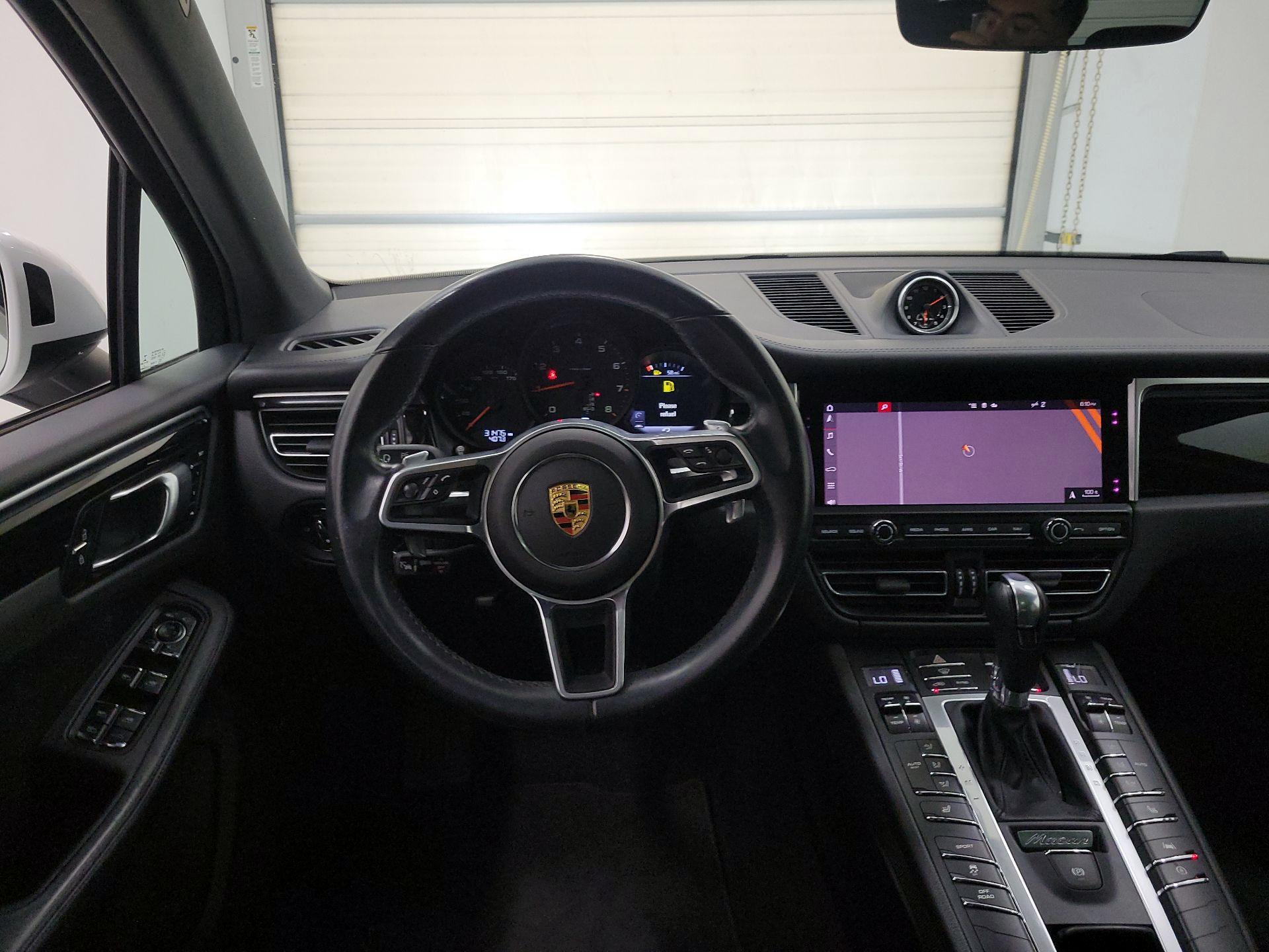 Thumbnail: 2021 Porsche Macan - 10