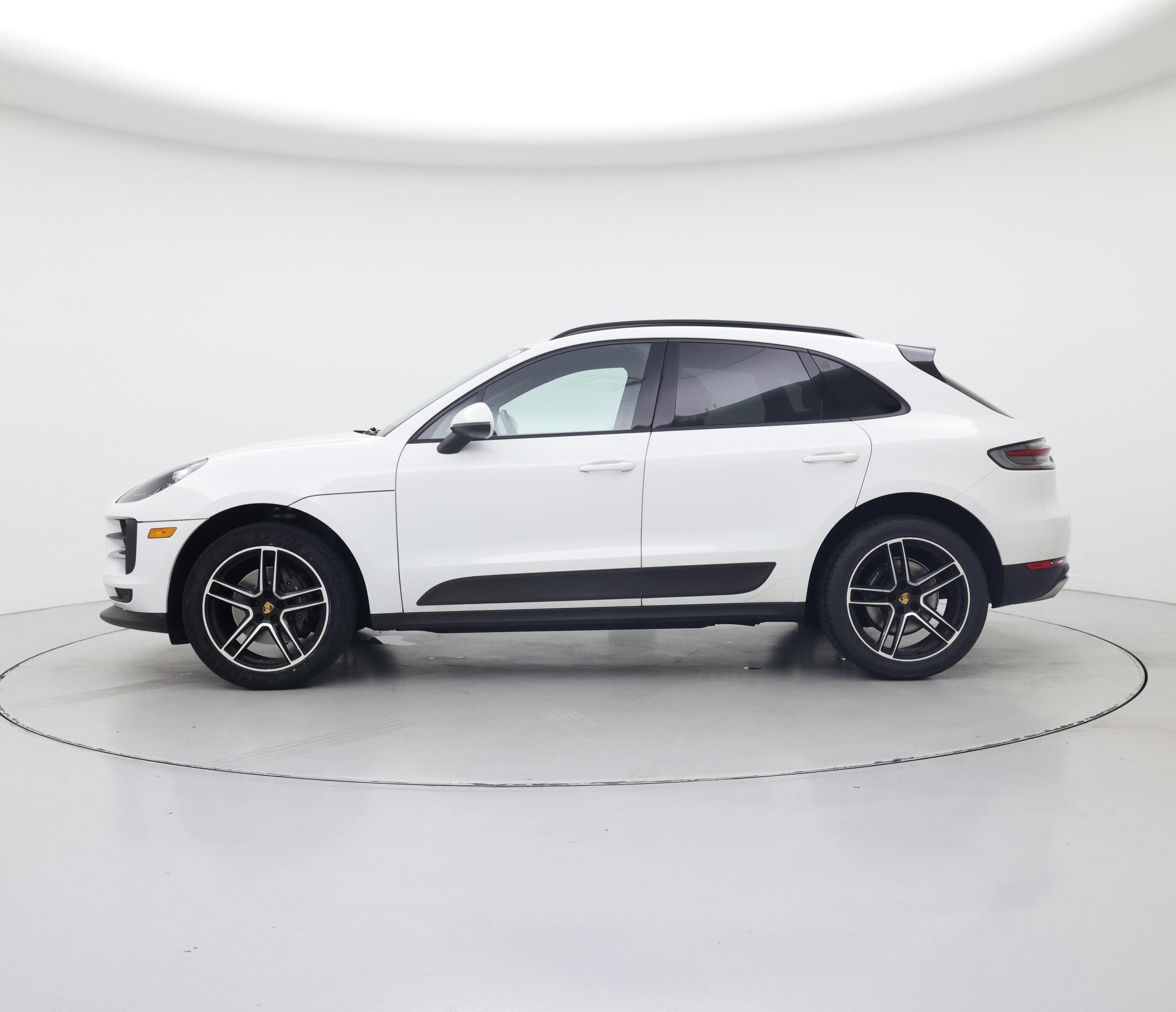 Thumbnail: 2021 Porsche Macan - 3