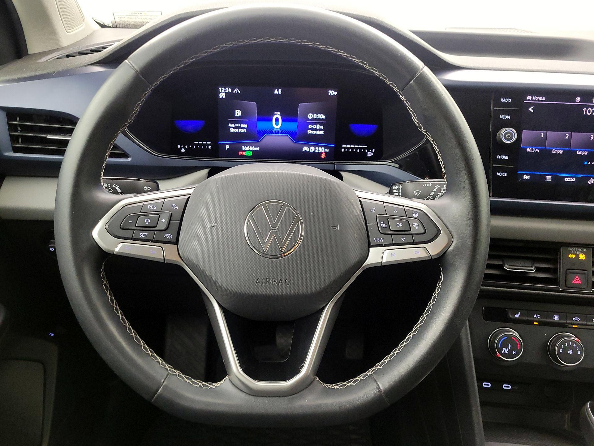 Thumbnail: 2022 Volkswagen Taos - 10