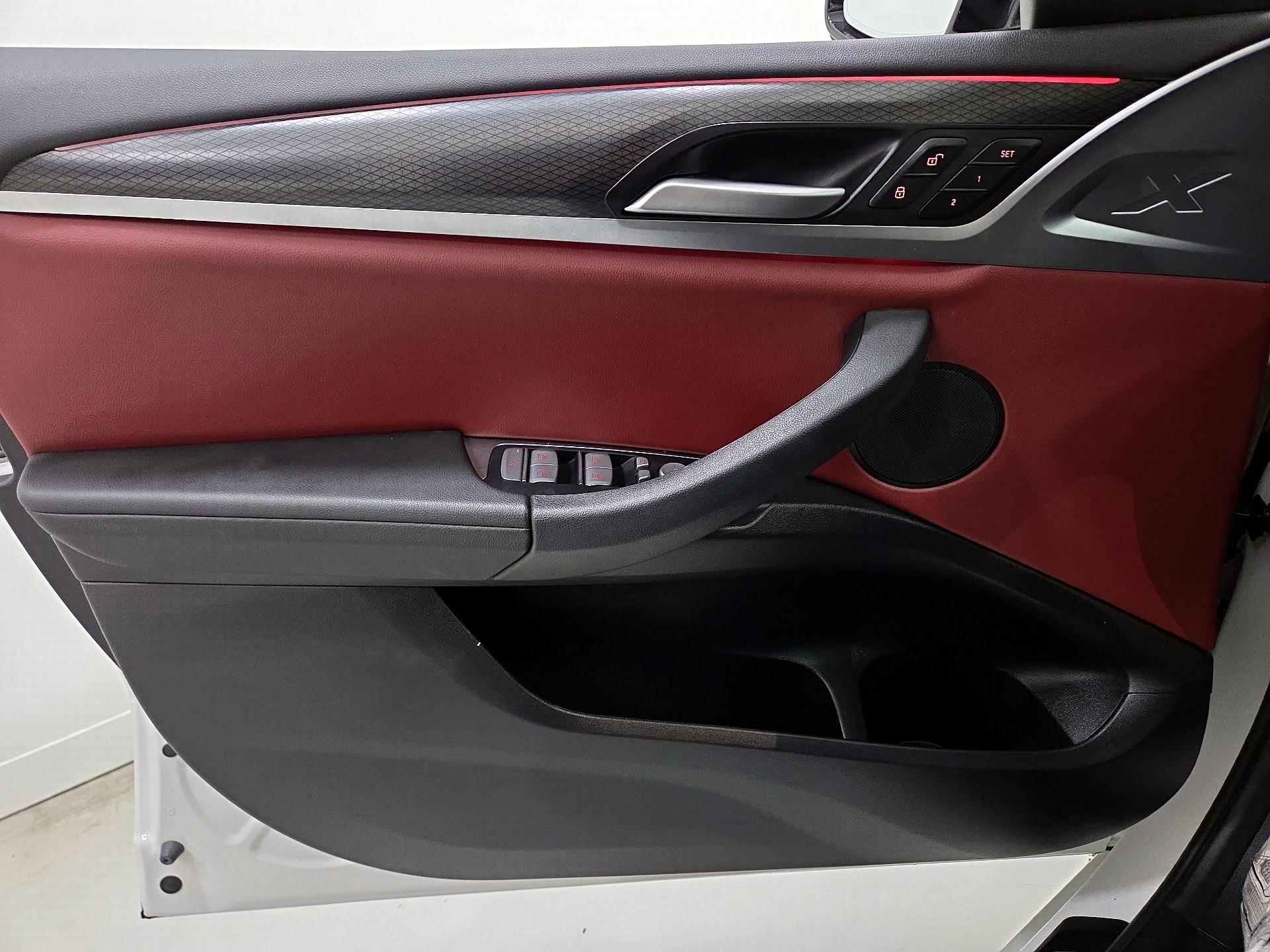 Thumbnail: 2023 BMW X4 - 12