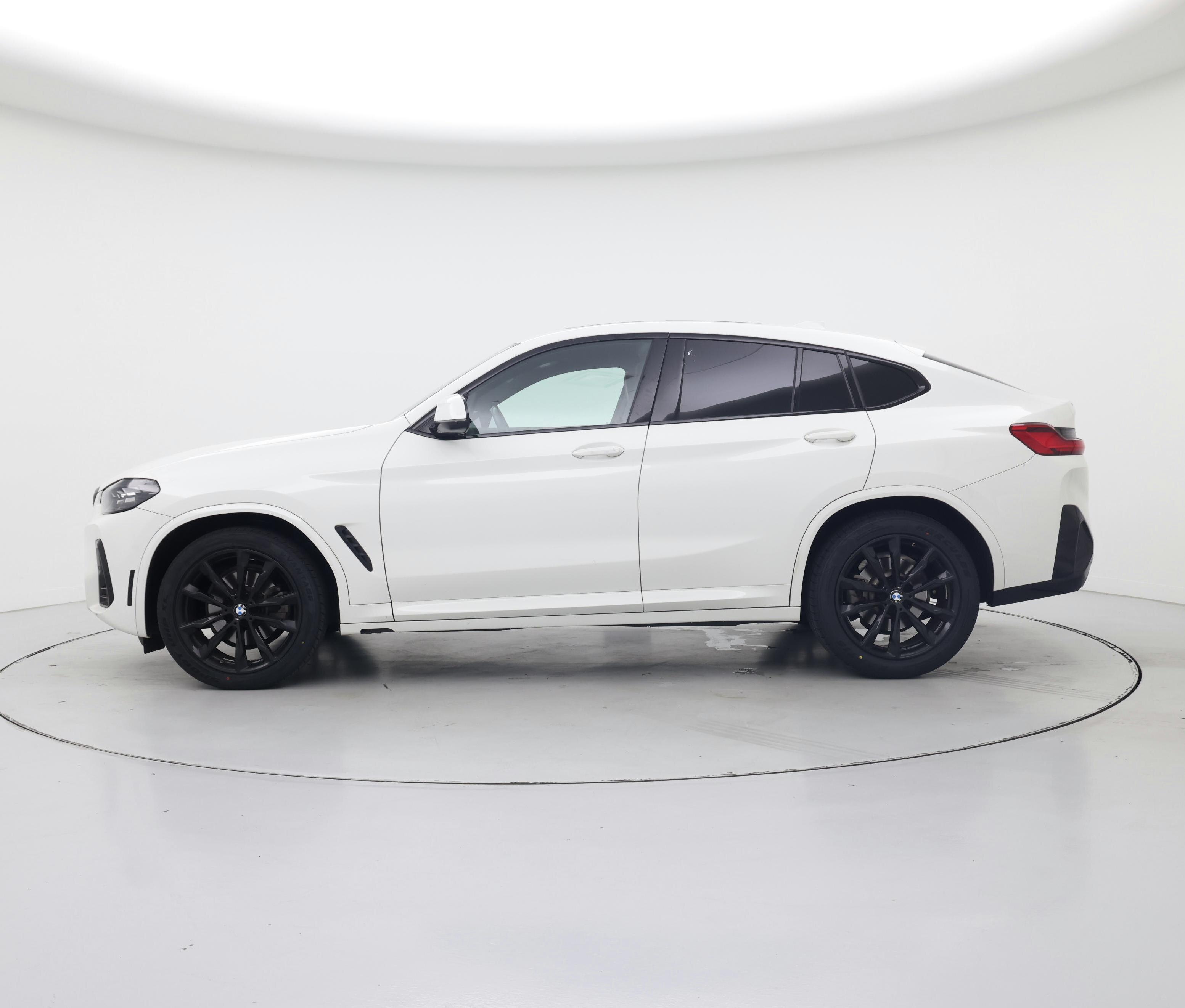 Thumbnail: 2023 BMW X4 - 3