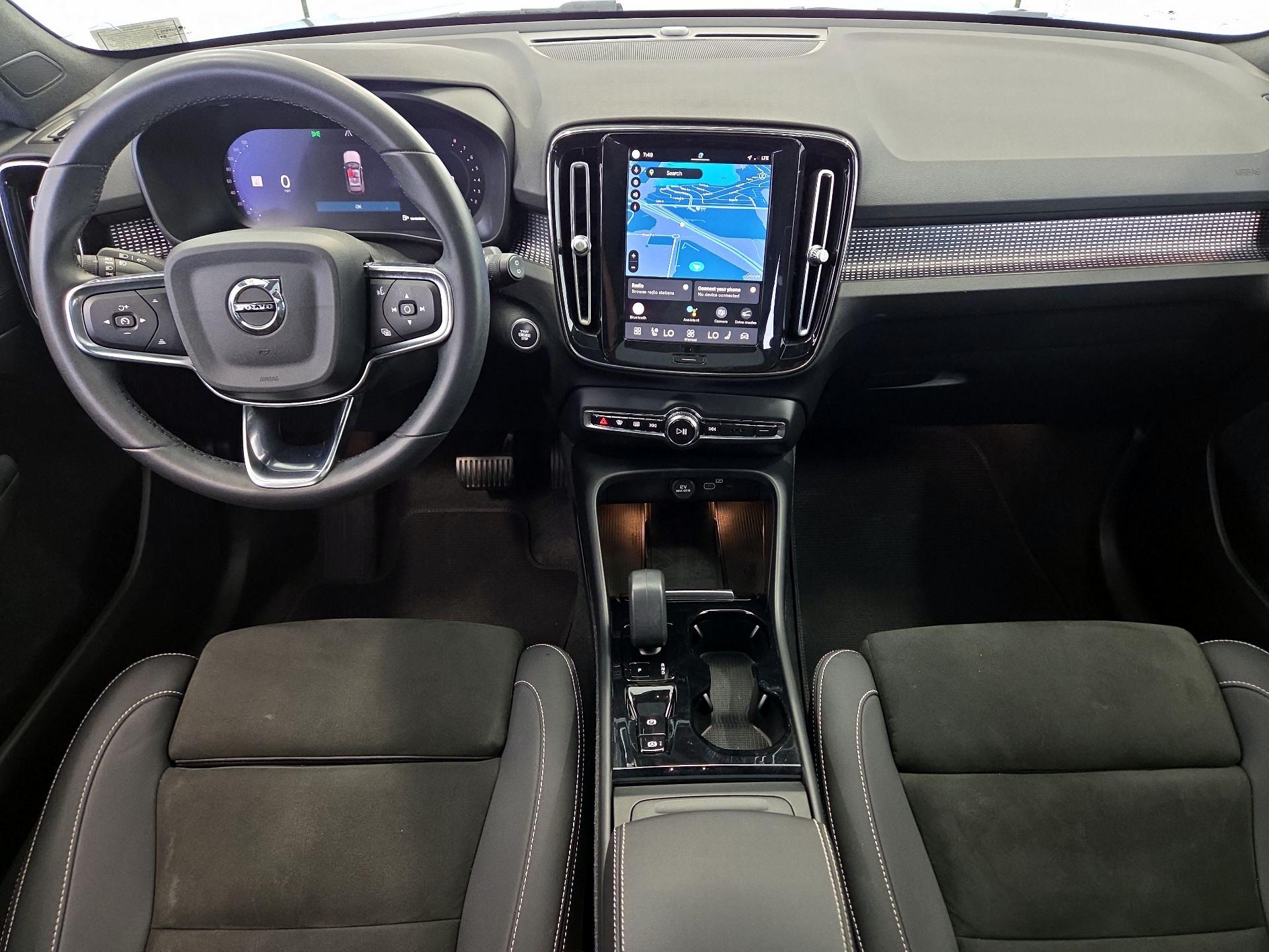 Thumbnail: 2023 Volvo XC40 - 9