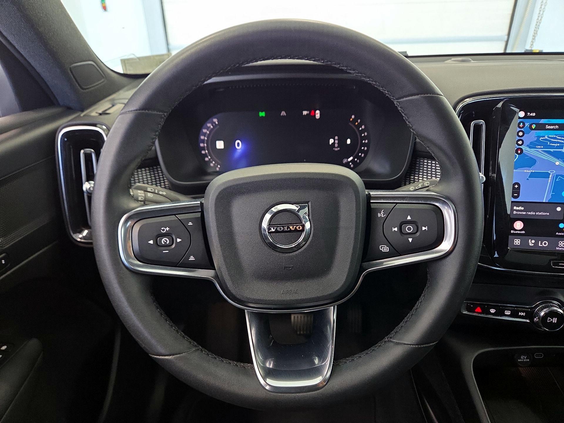 Thumbnail: 2023 Volvo XC40 - 10