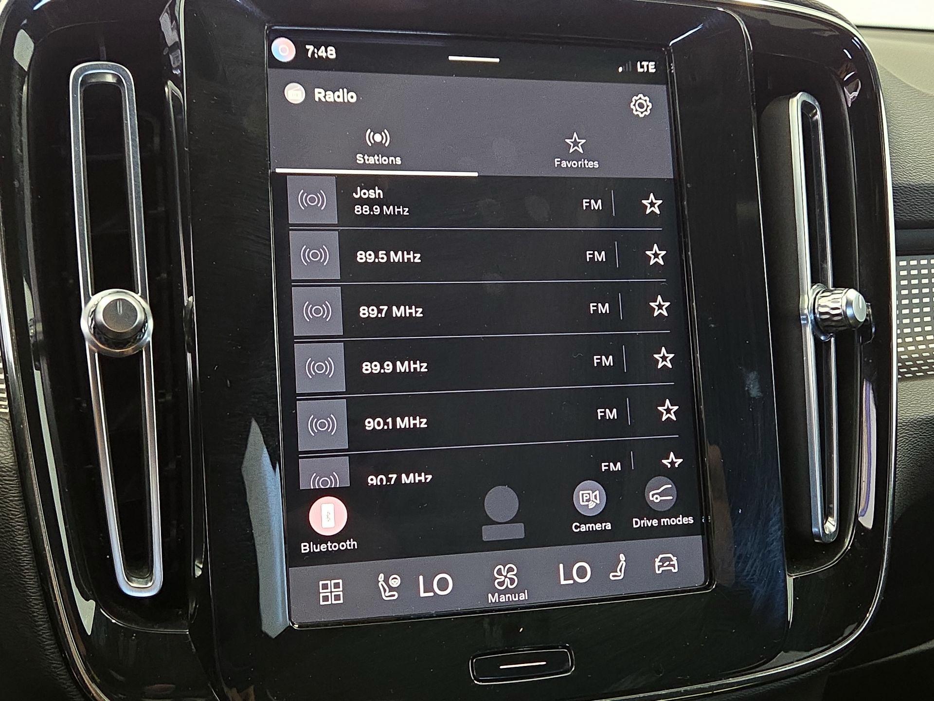 Thumbnail: 2023 Volvo XC40 - 15