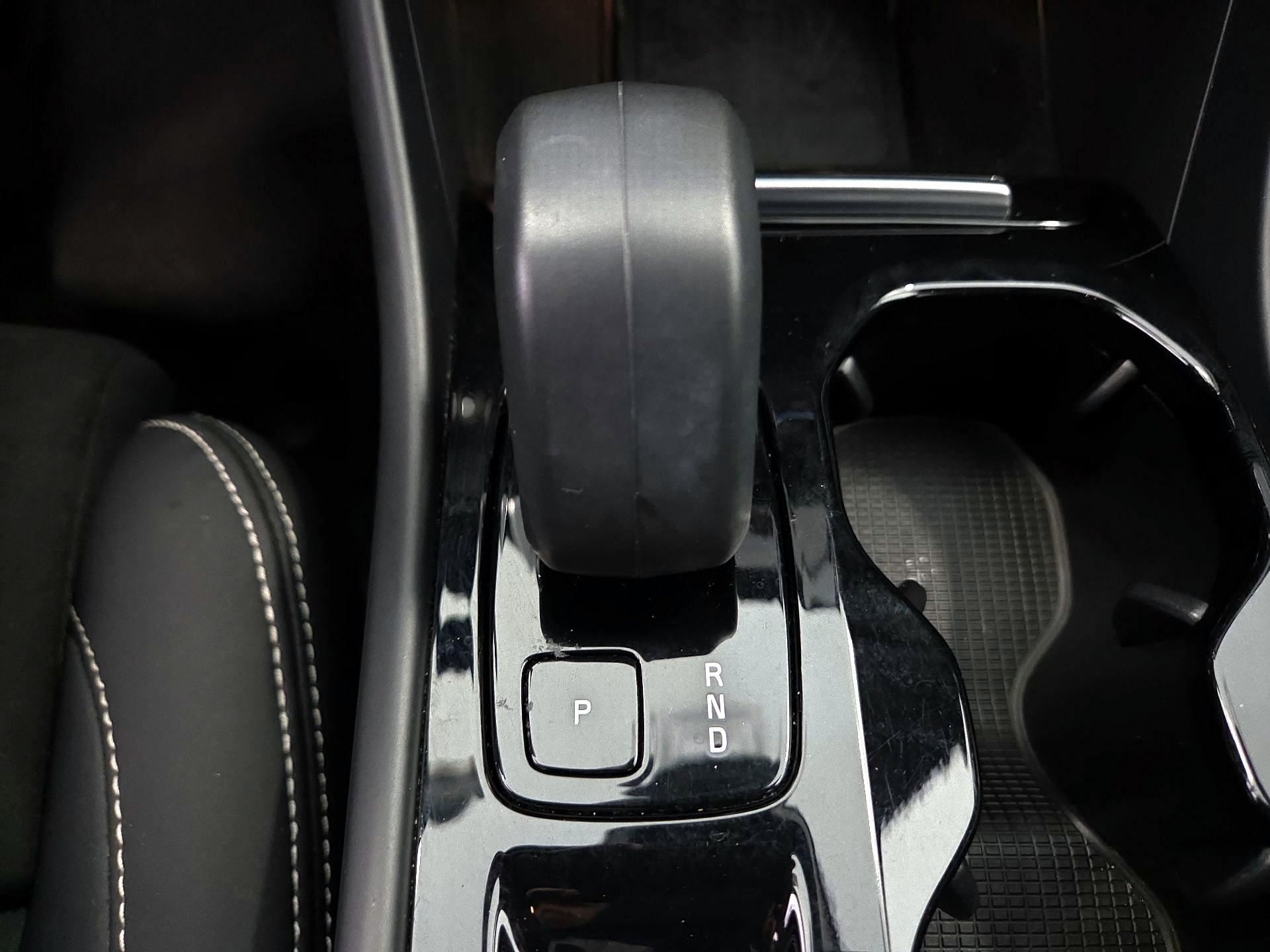 Thumbnail: 2023 Volvo XC40 - 17