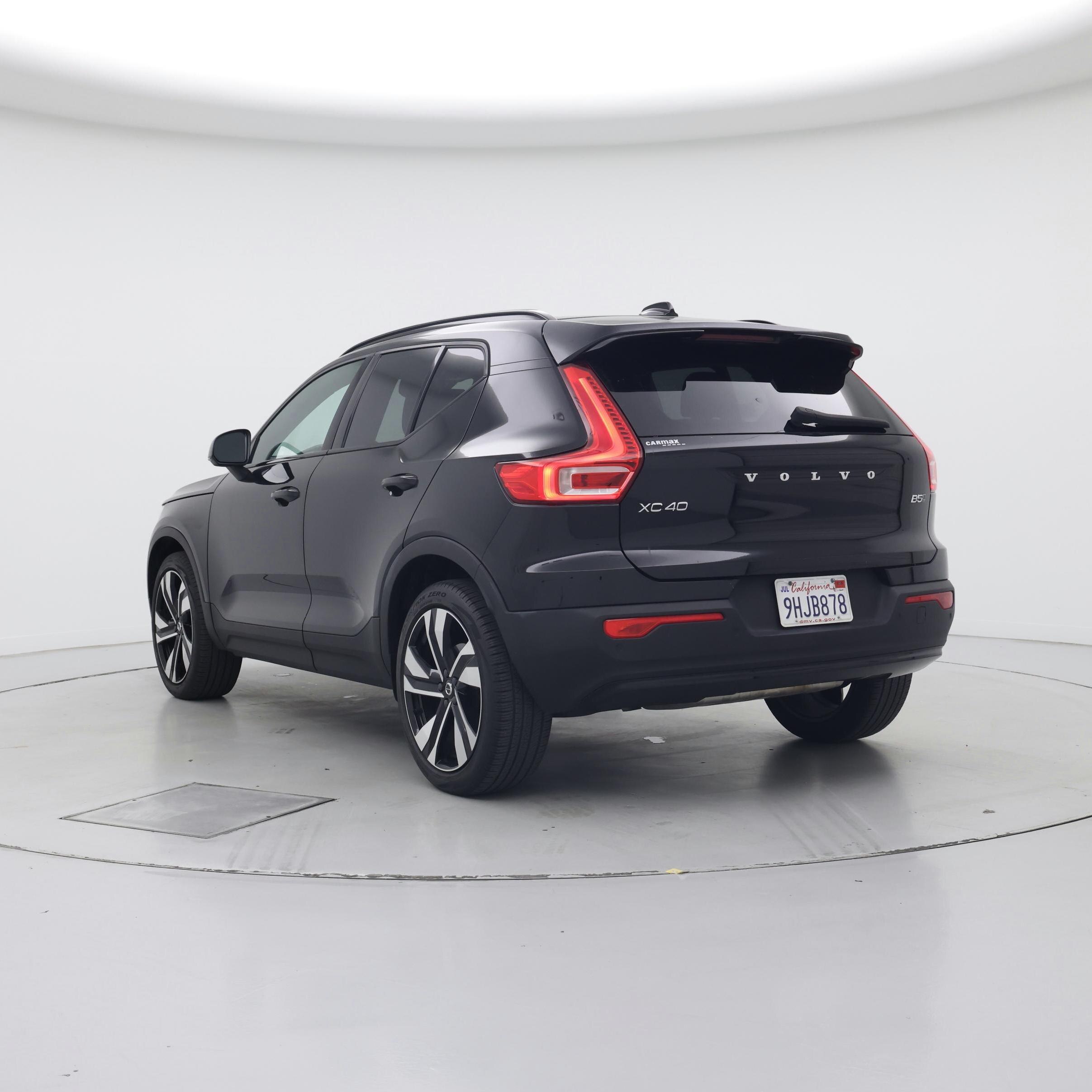 Thumbnail: 2023 Volvo XC40 - 2