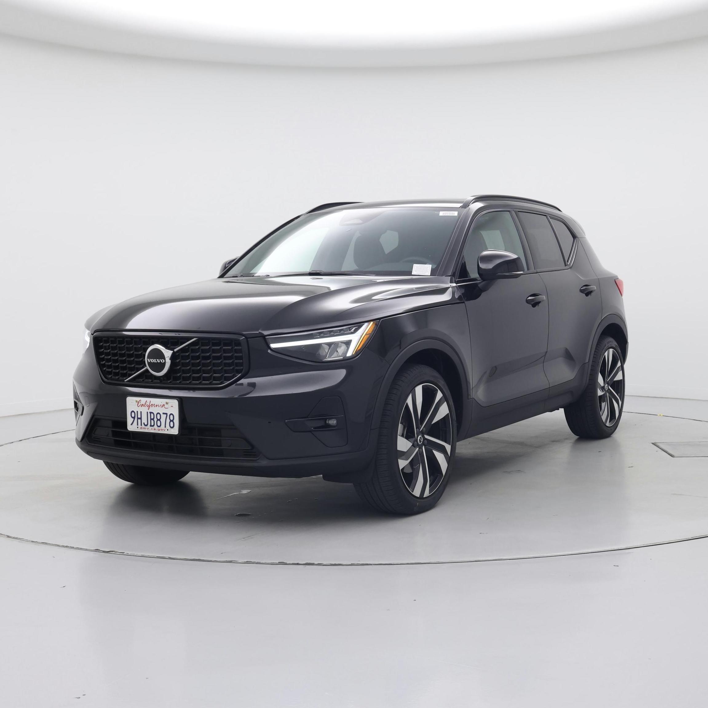 Thumbnail: 2023 Volvo XC40 - 4