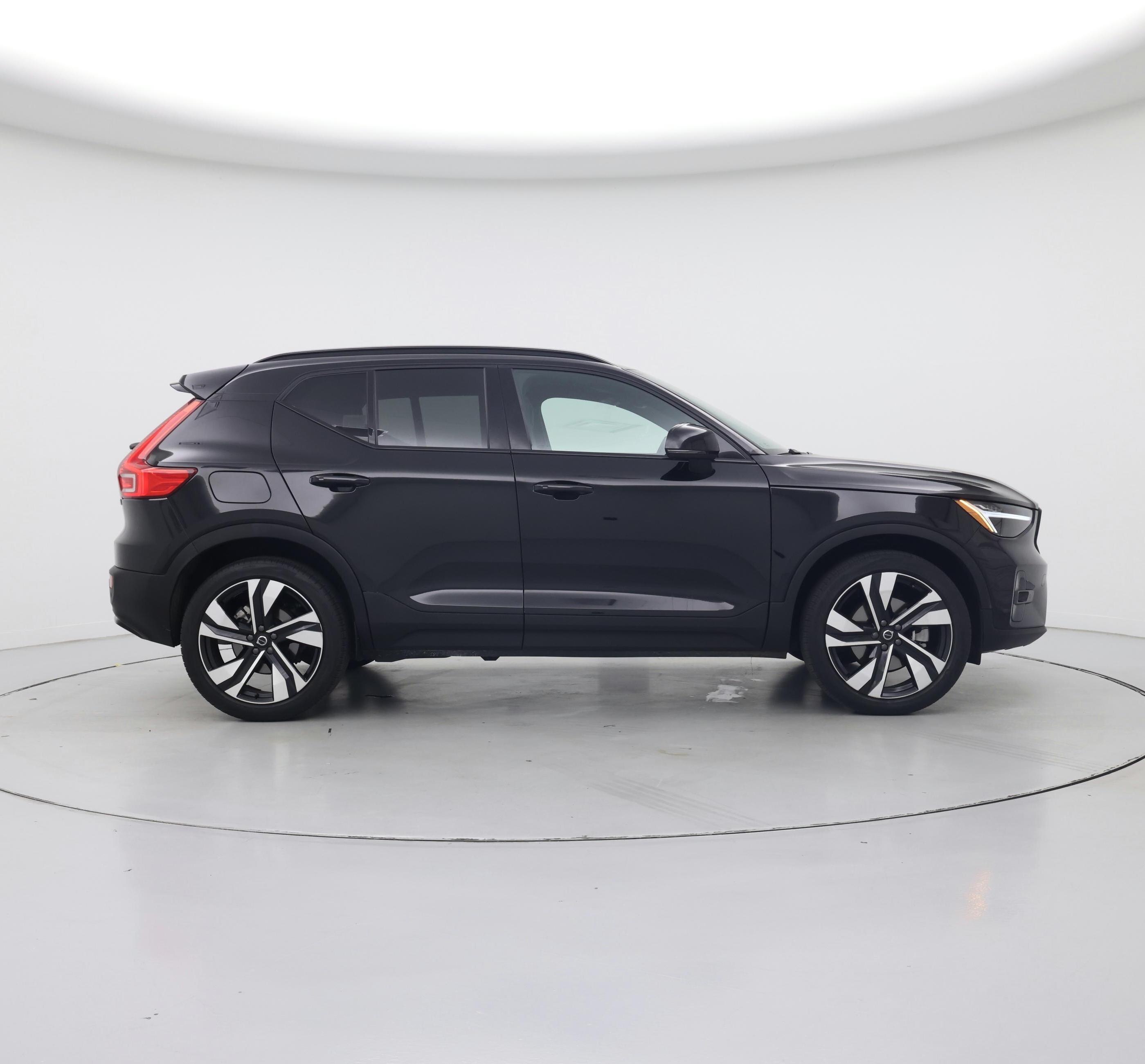 Thumbnail: 2023 Volvo XC40 - 7