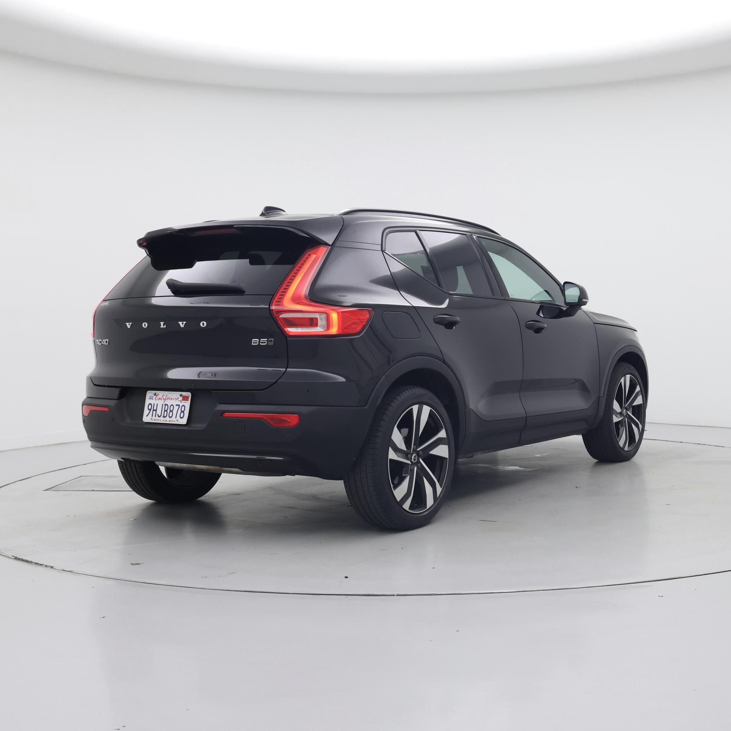 Thumbnail: 2023 Volvo XC40 - 8