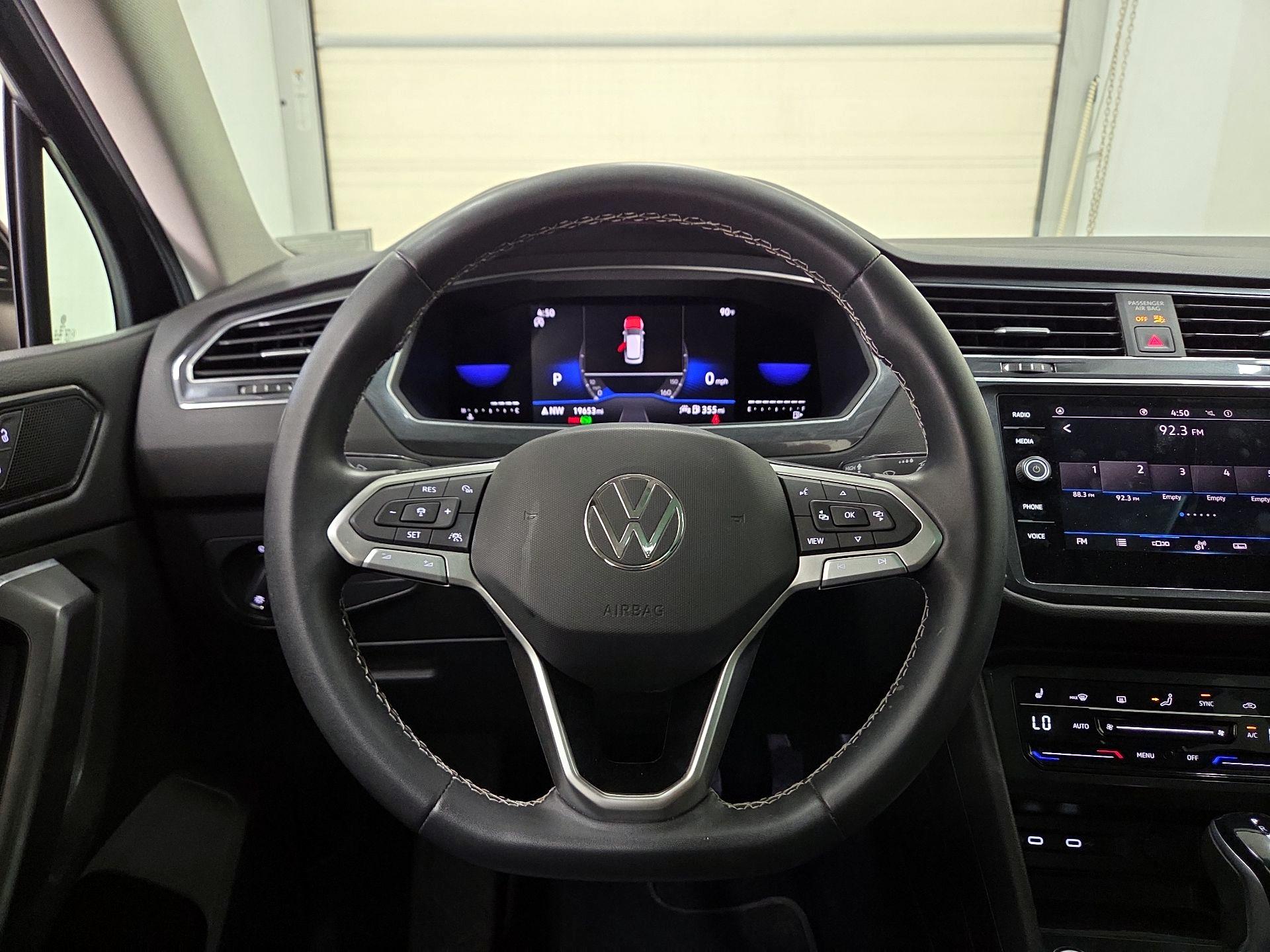 Thumbnail: 2023 Volkswagen Tiguan - 10