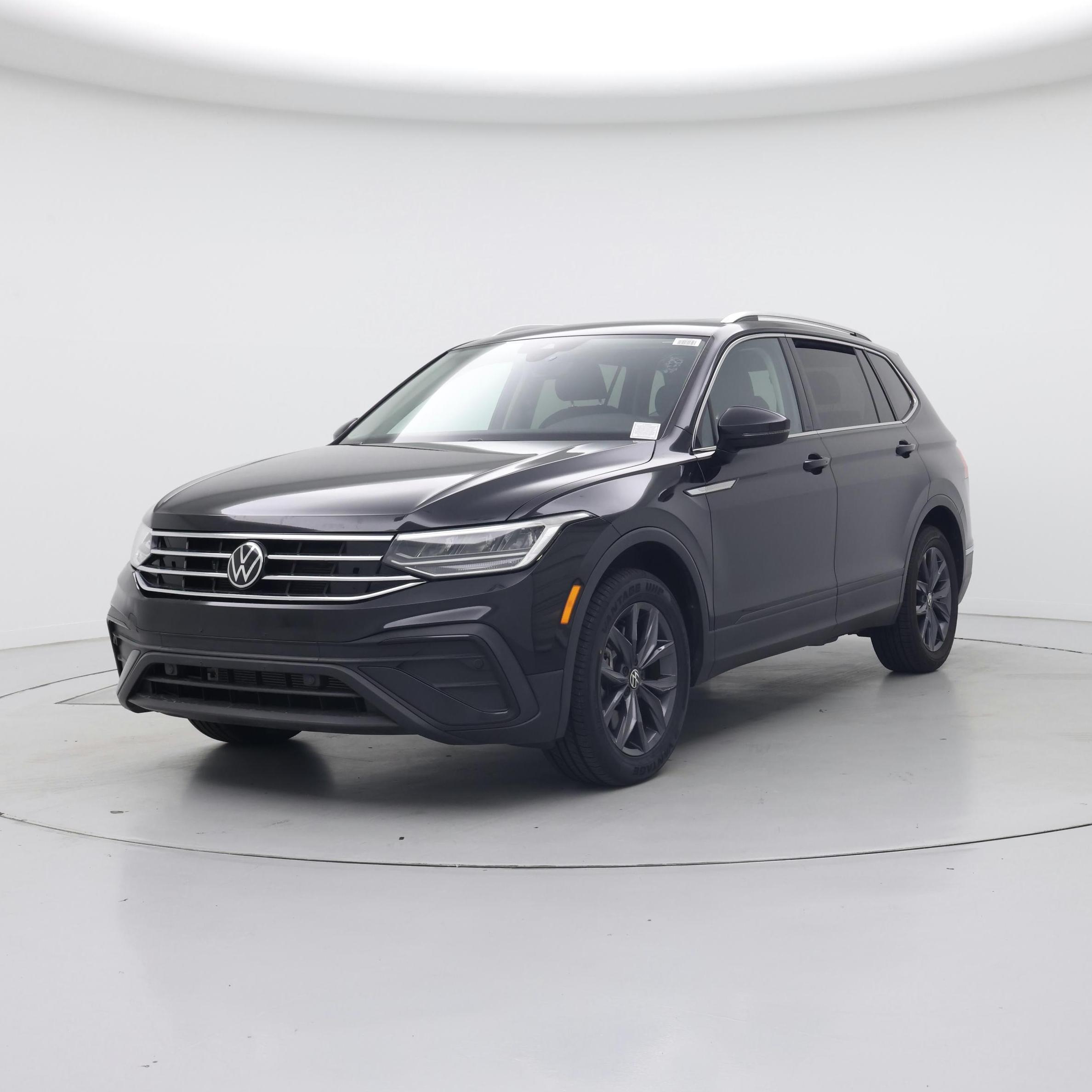 Thumbnail: 2023 Volkswagen Tiguan - 4