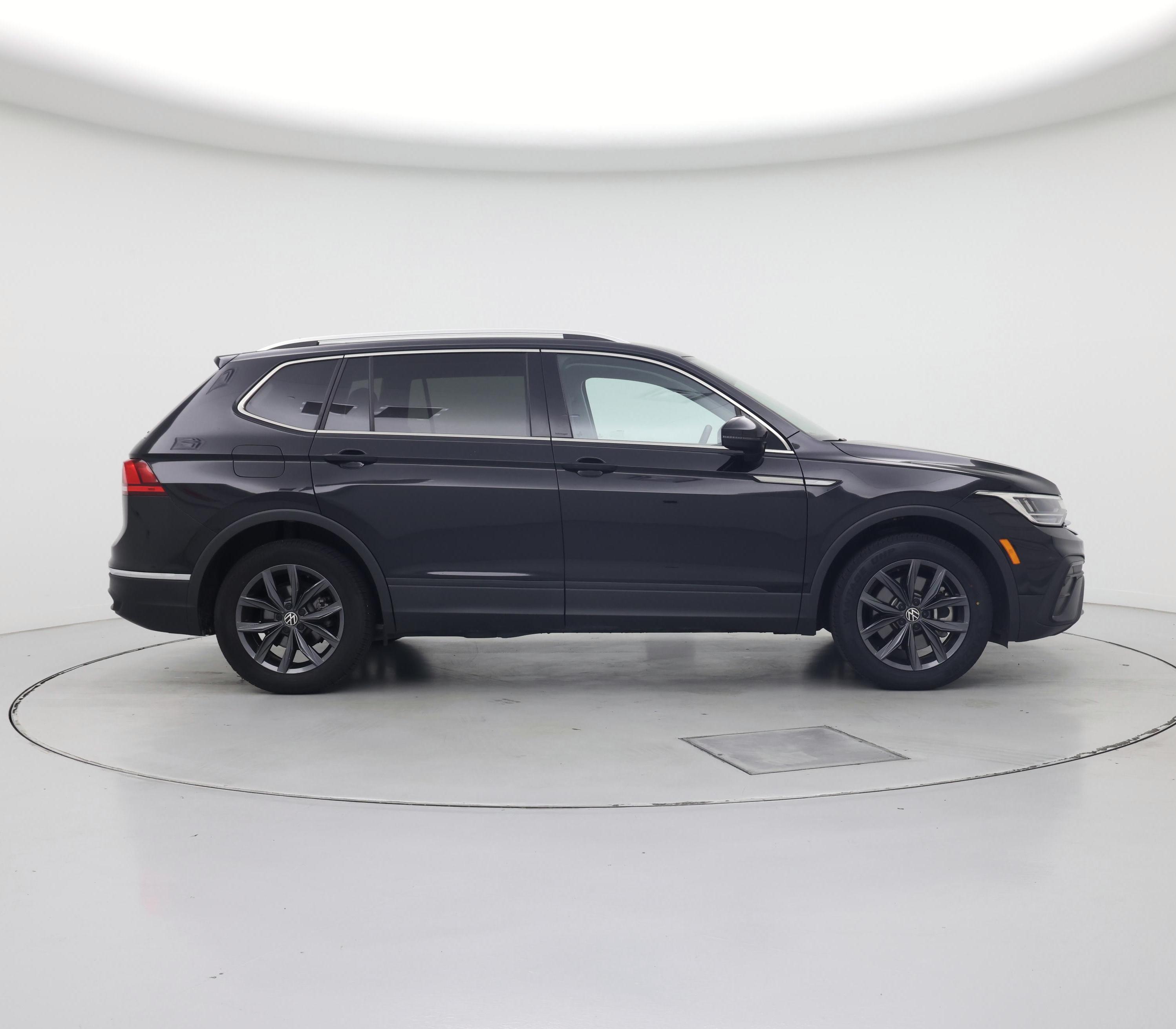 Thumbnail: 2023 Volkswagen Tiguan - 7