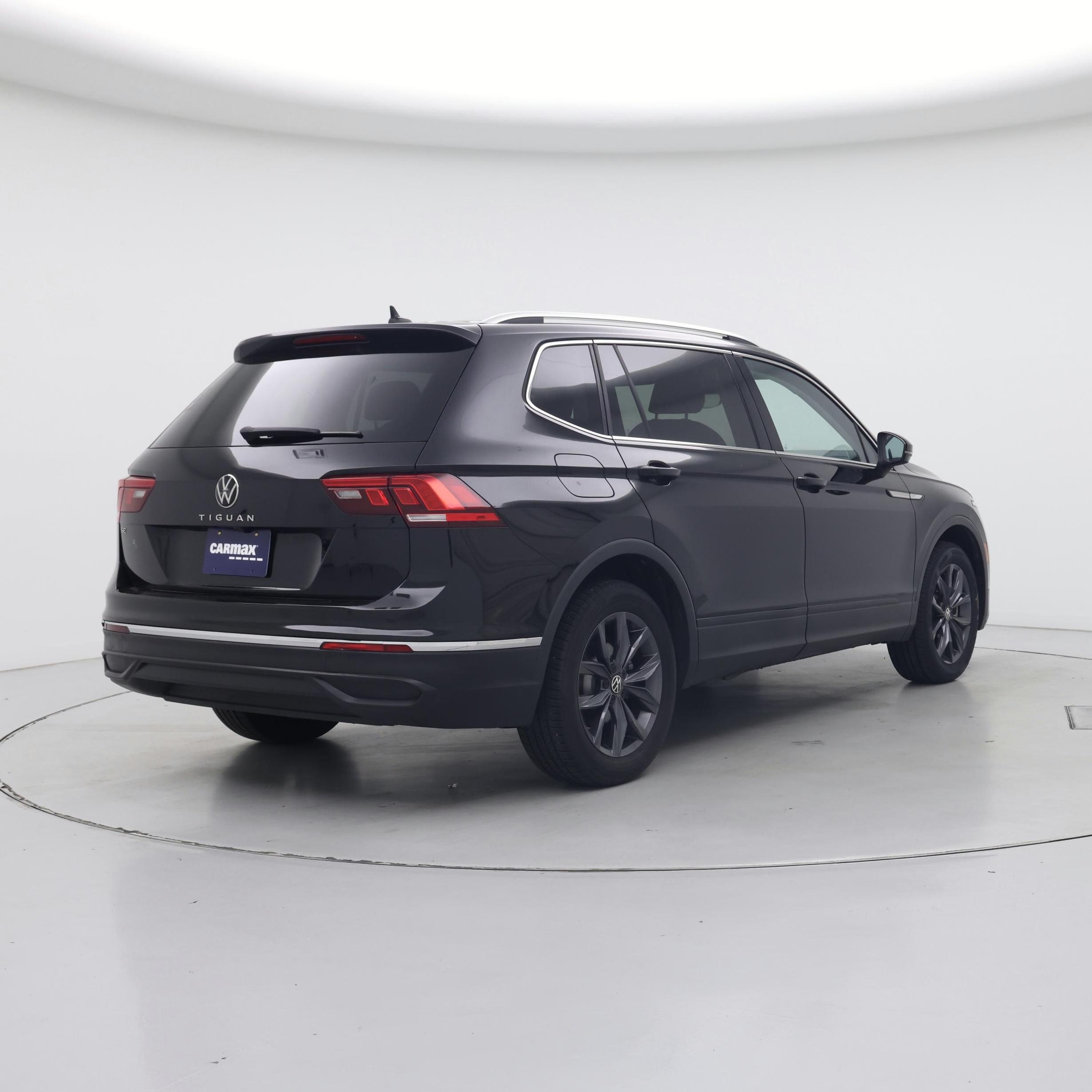 Thumbnail: 2023 Volkswagen Tiguan - 8