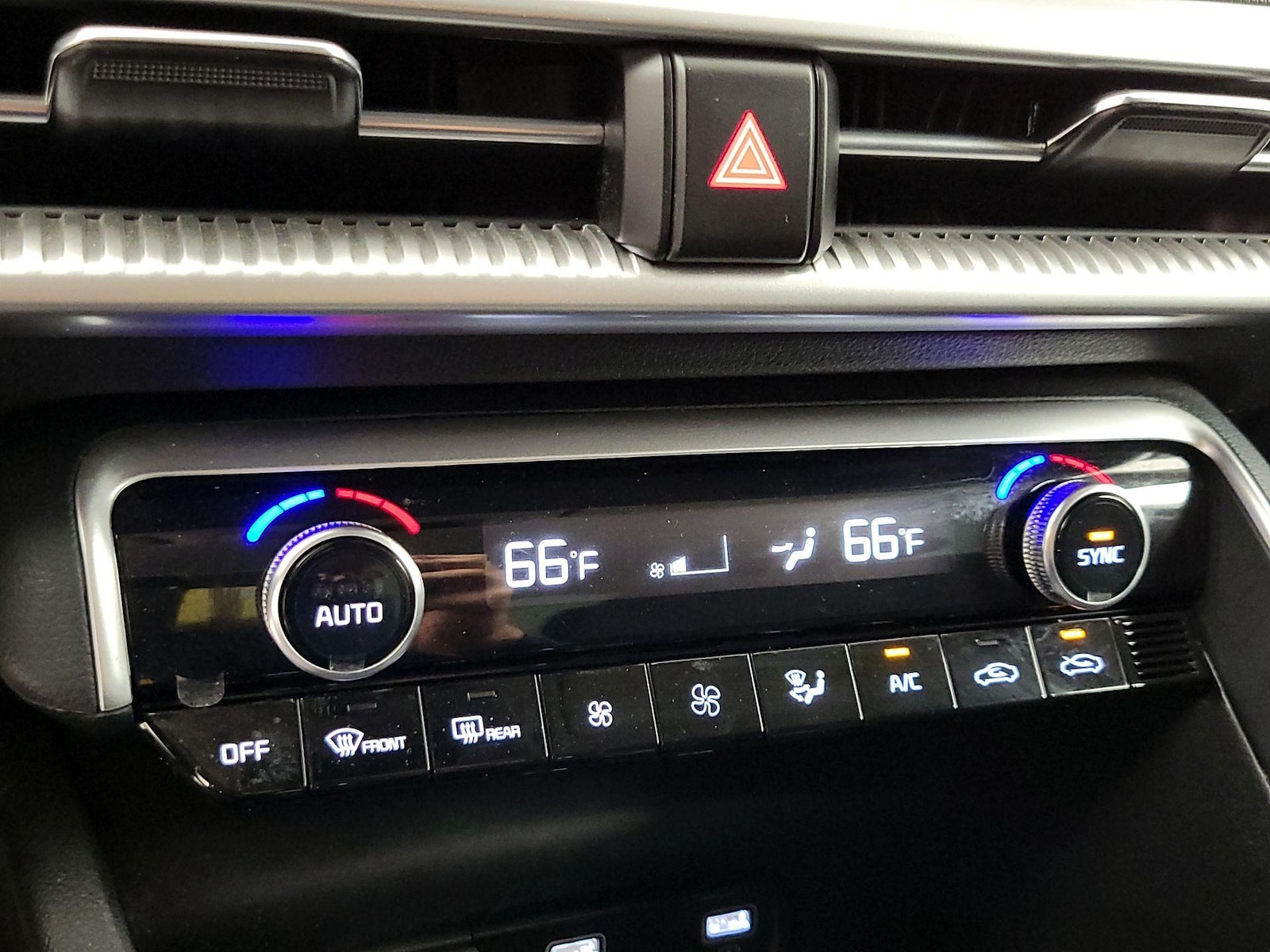 2023 Kia K5 LXS - Photo 17