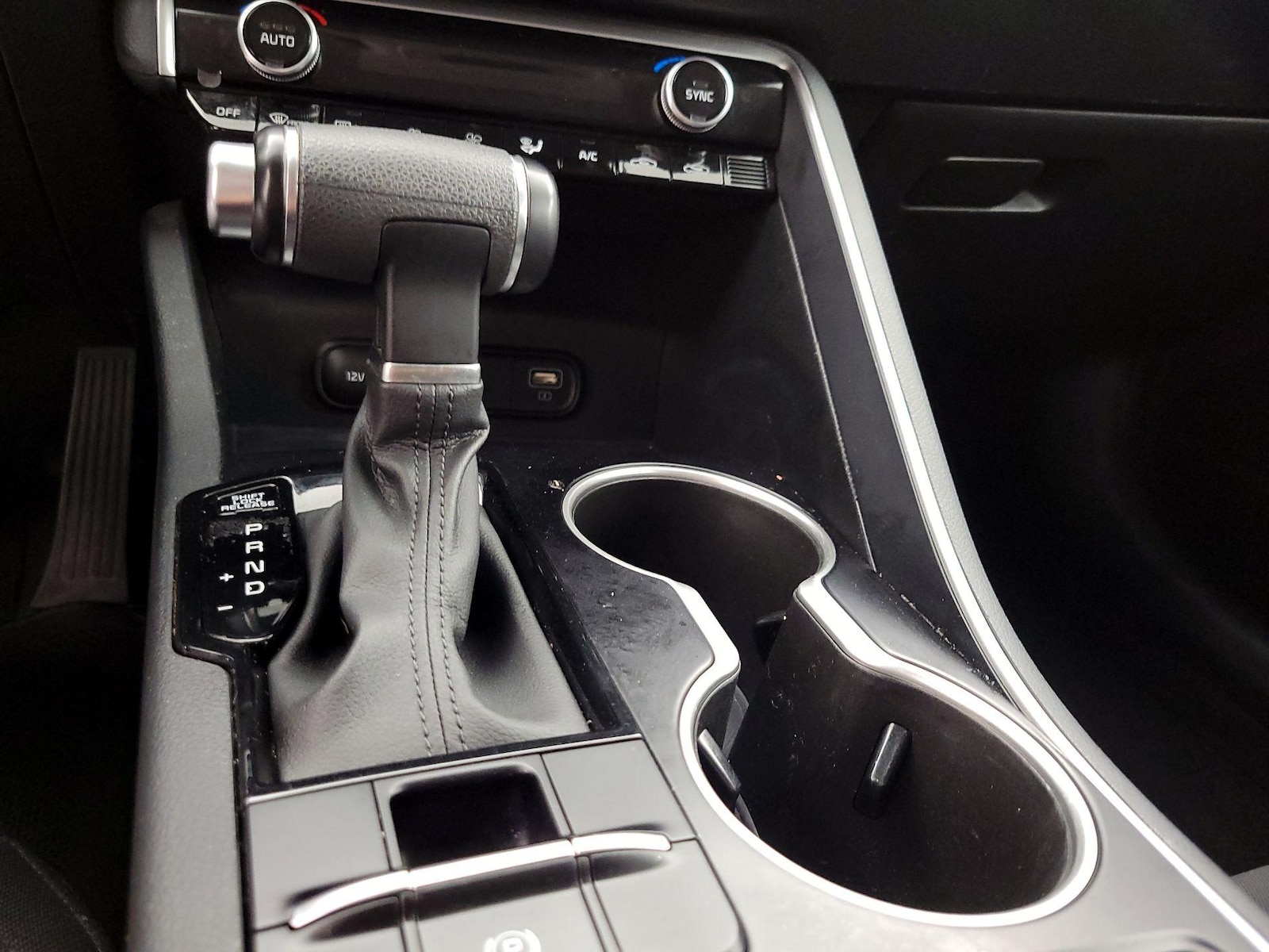 2023 Kia K5 LXS - Photo 18