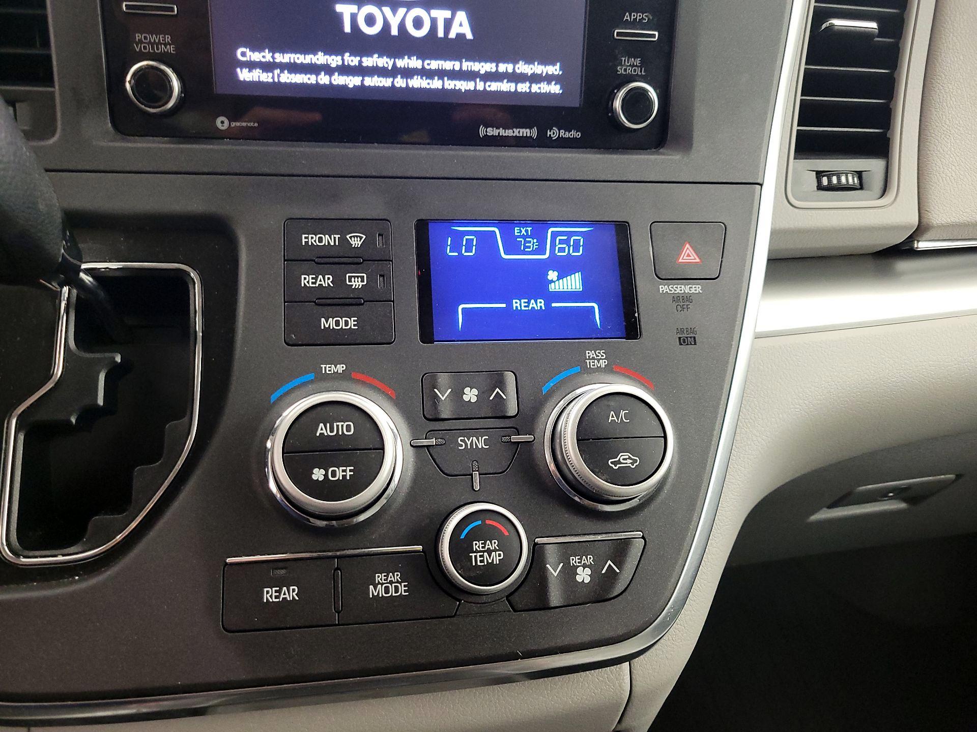 Thumbnail: 2019 Toyota Sienna - 15
