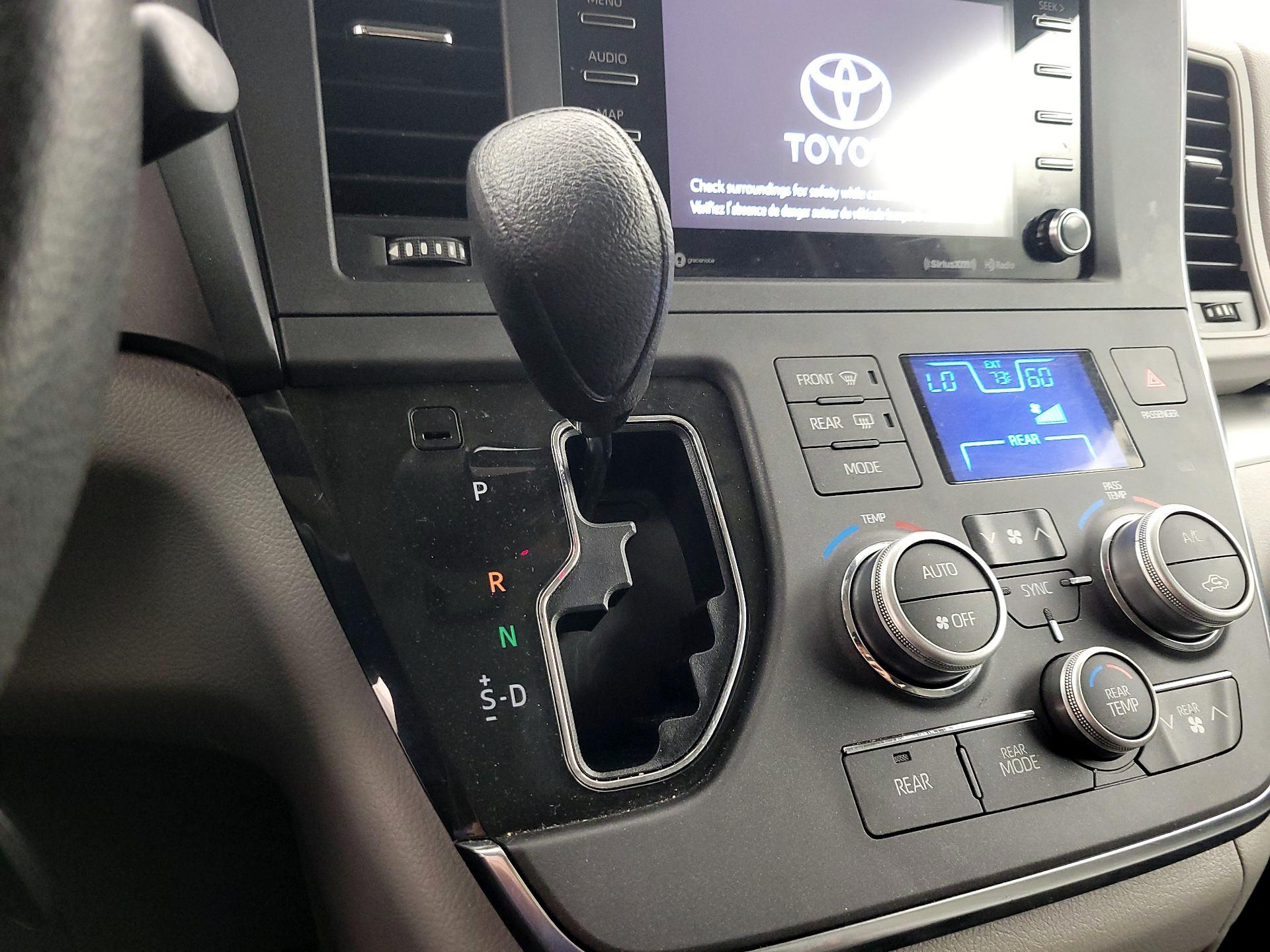 Thumbnail: 2019 Toyota Sienna - 16