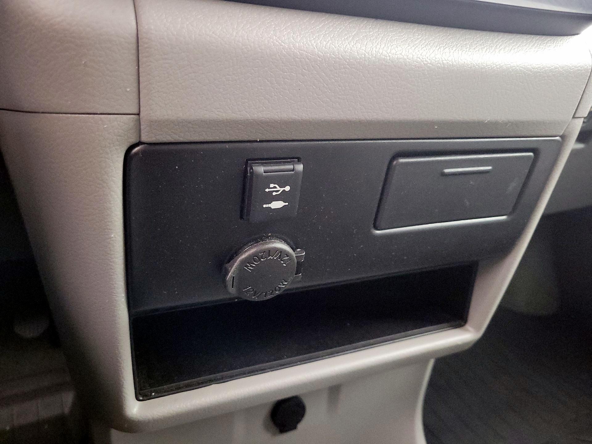 Thumbnail: 2019 Toyota Sienna - 17