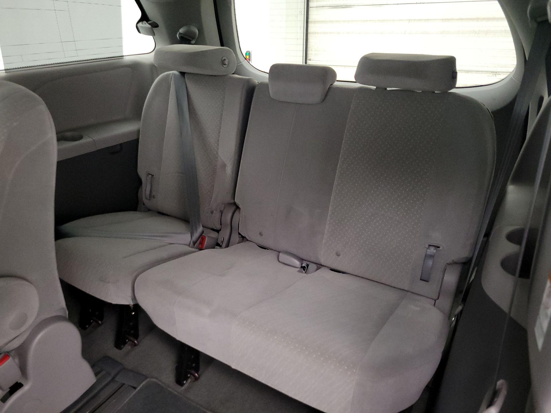 Thumbnail: 2019 Toyota Sienna - 19