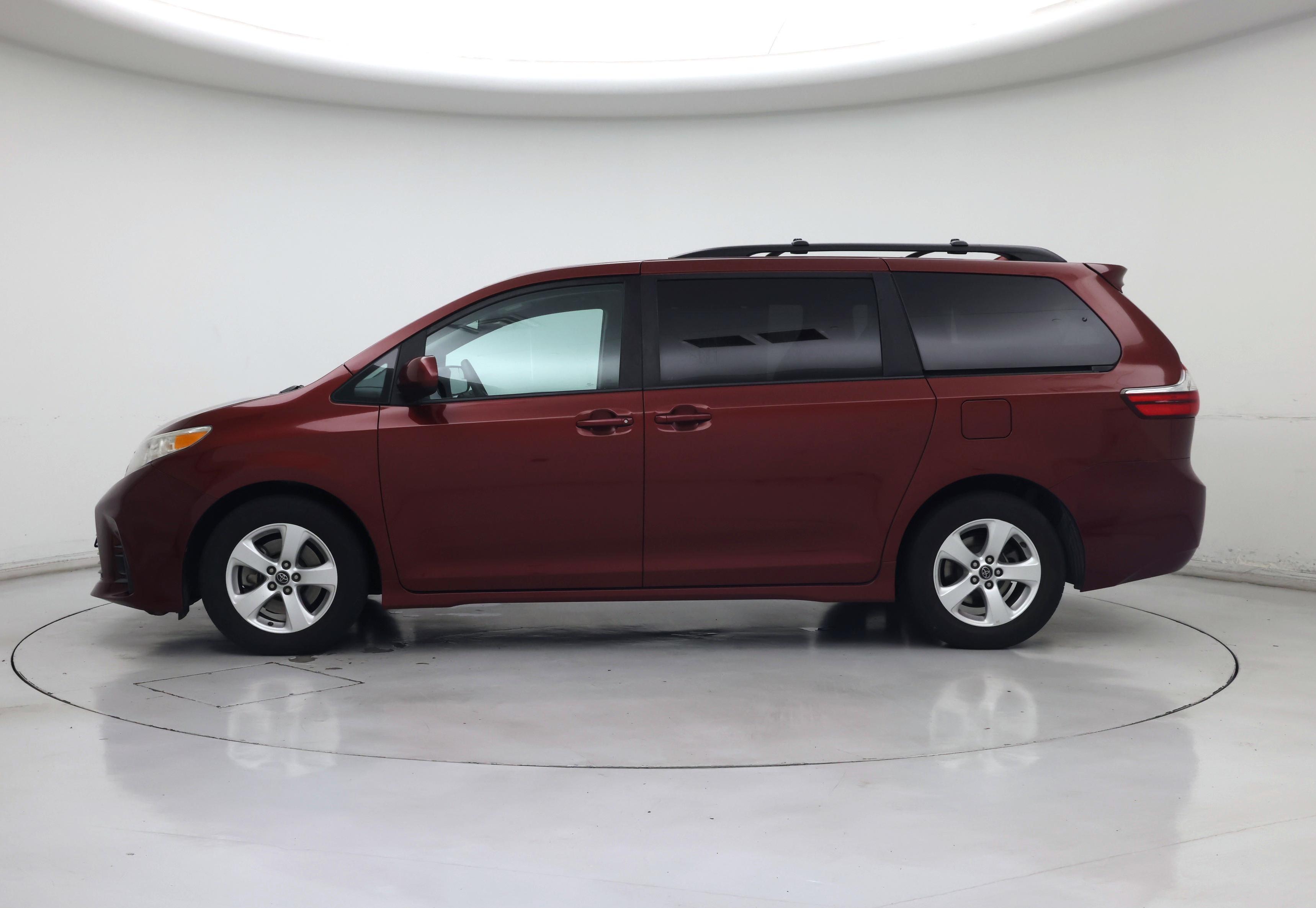Thumbnail: 2019 Toyota Sienna - 3