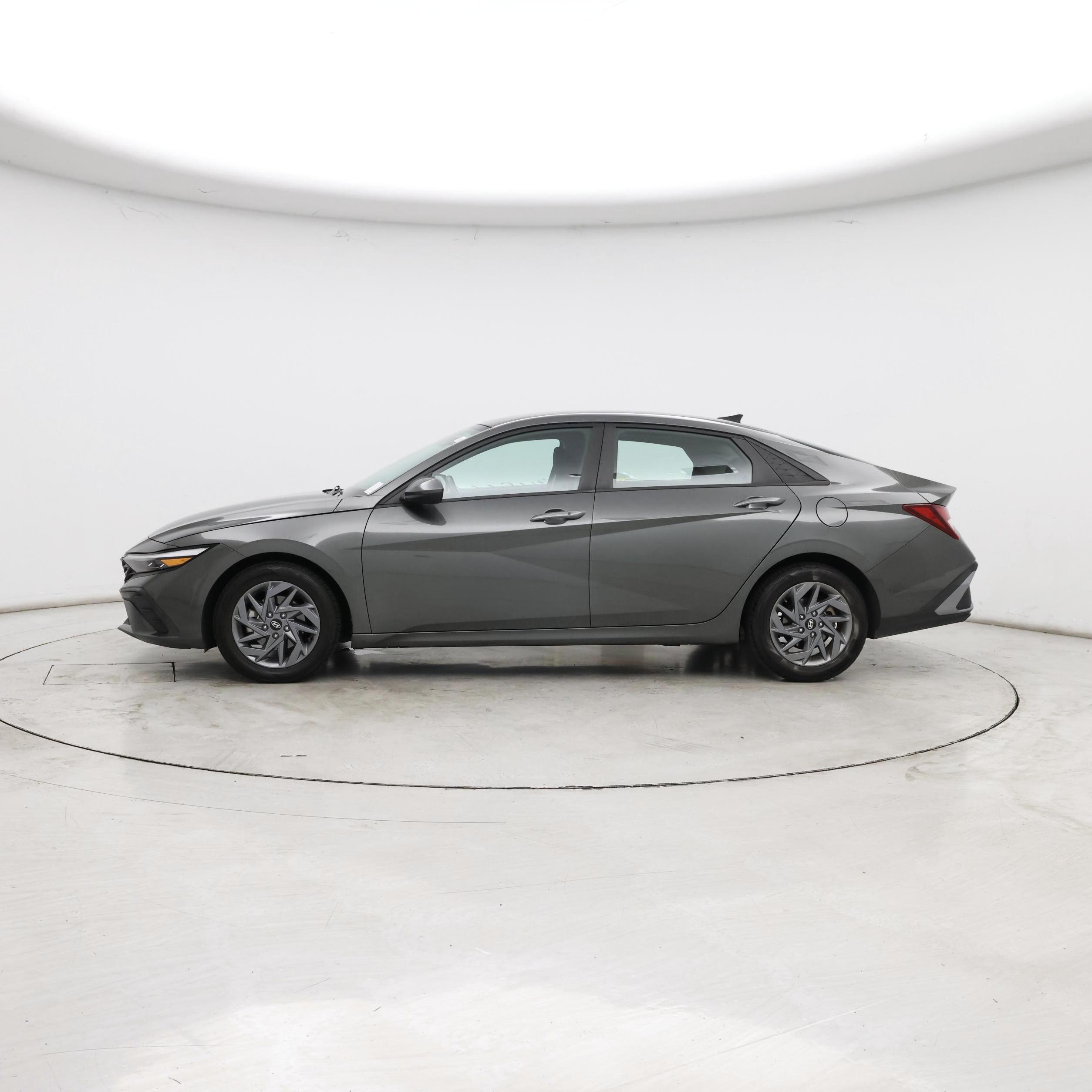 Thumbnail: 2024 Hyundai Elantra - 3