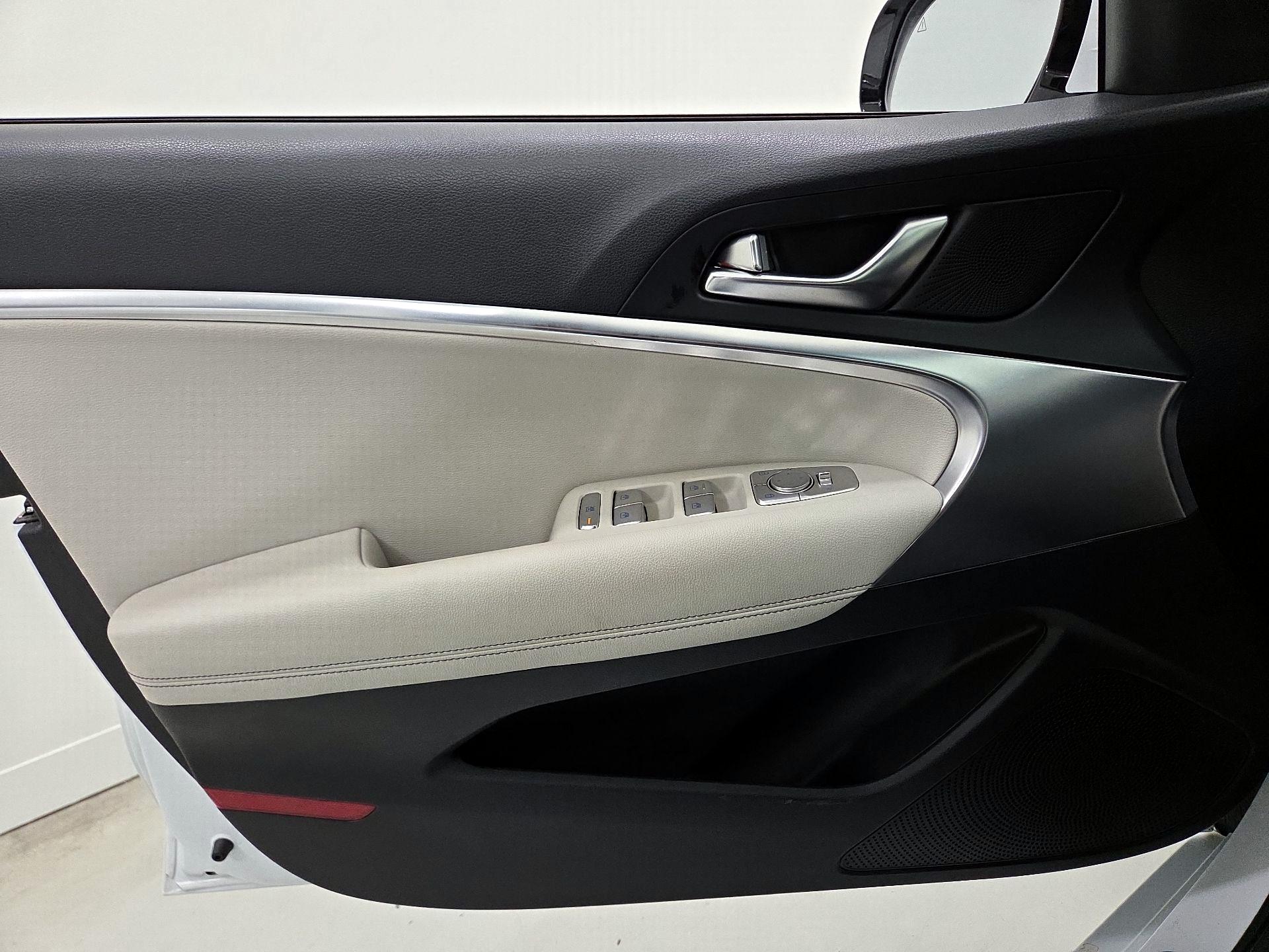 Thumbnail: 2025 Genesis G70 - 12