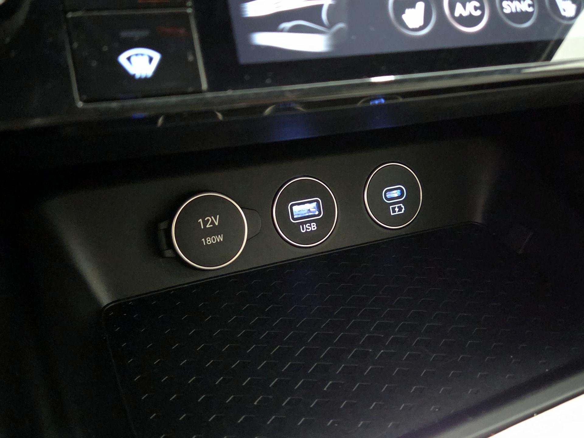 Thumbnail: 2025 Genesis G70 - 19