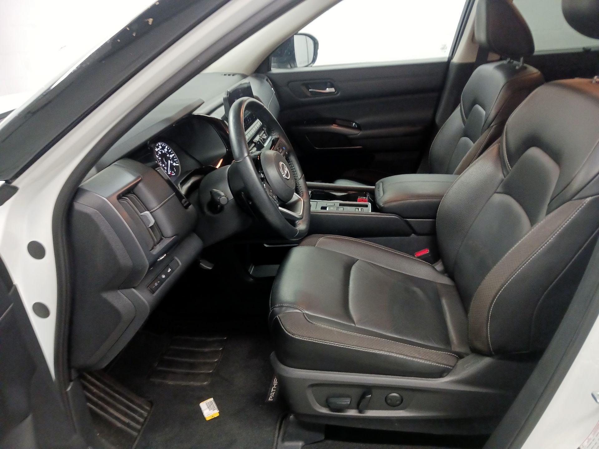 Thumbnail: 2023 Nissan Pathfinder - 11