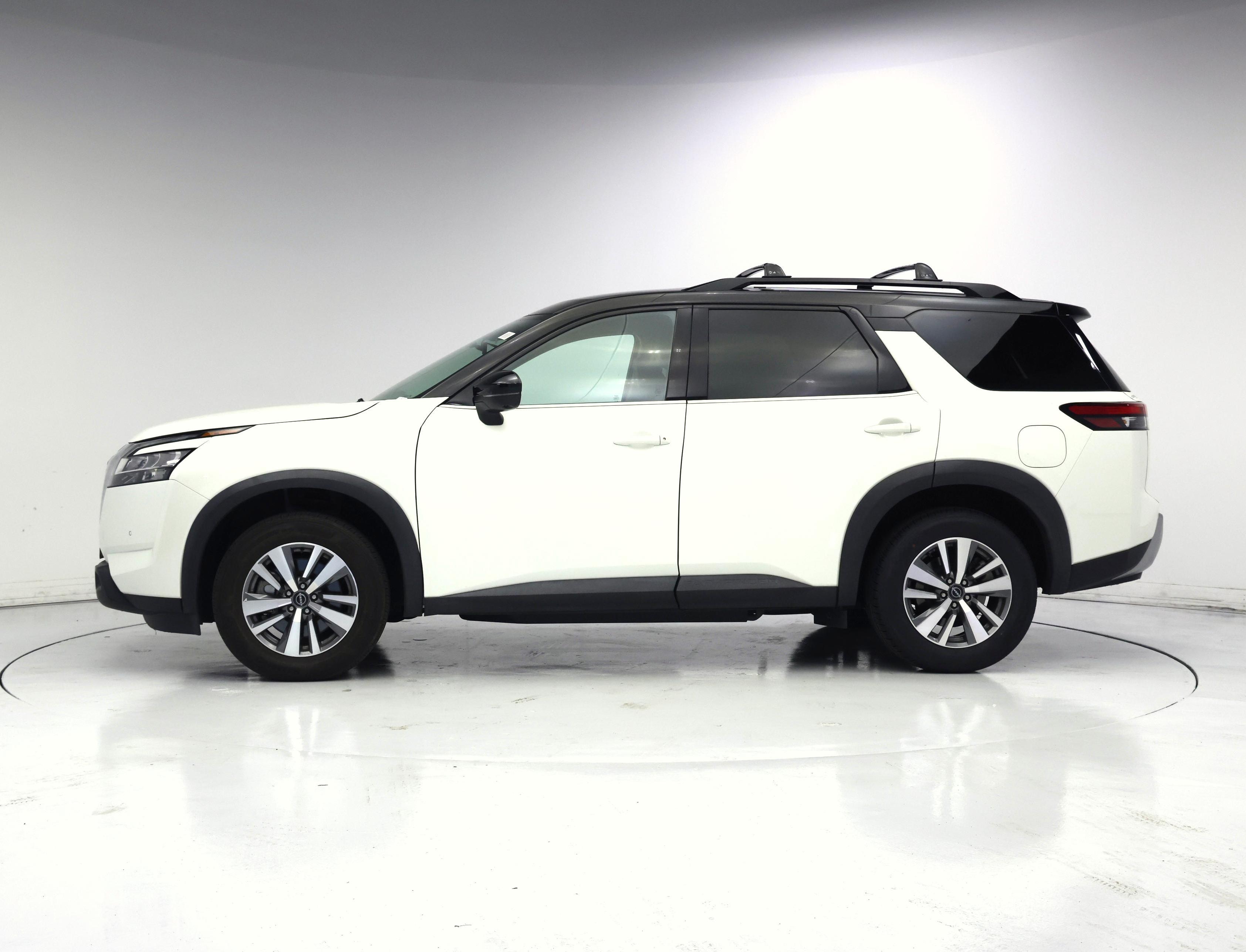 Thumbnail: 2023 Nissan Pathfinder - 3
