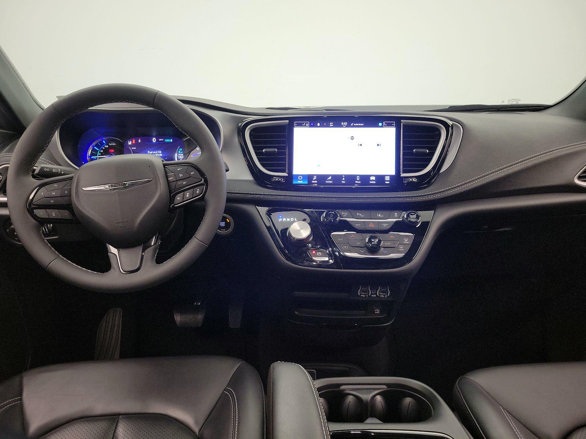 Thumbnail: 2023 Chrysler Pacifica - 9