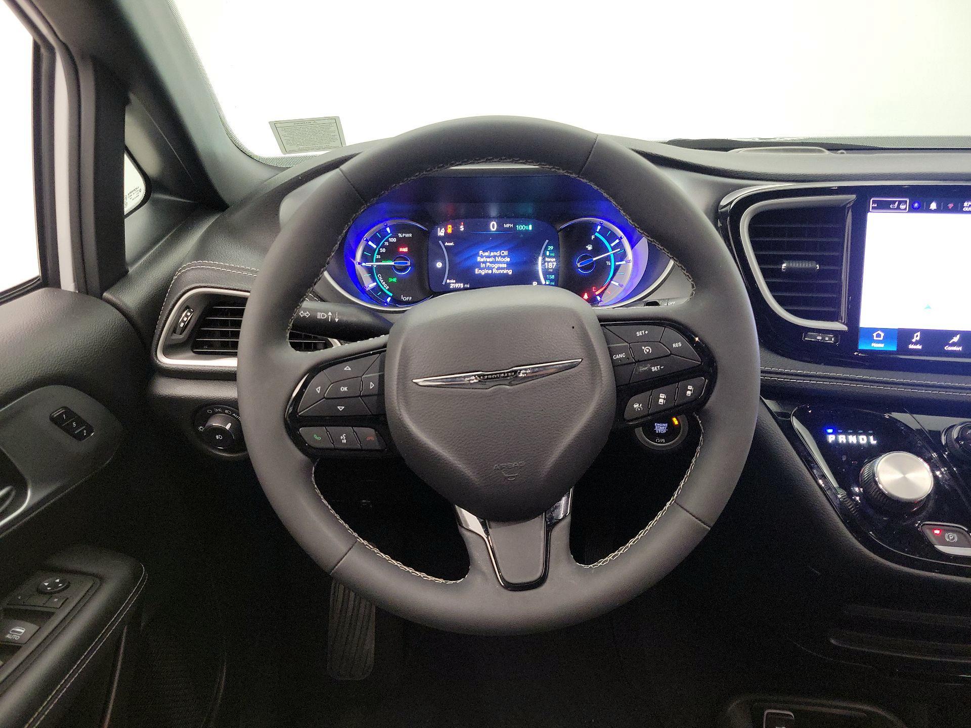 Thumbnail: 2023 Chrysler Pacifica - 10
