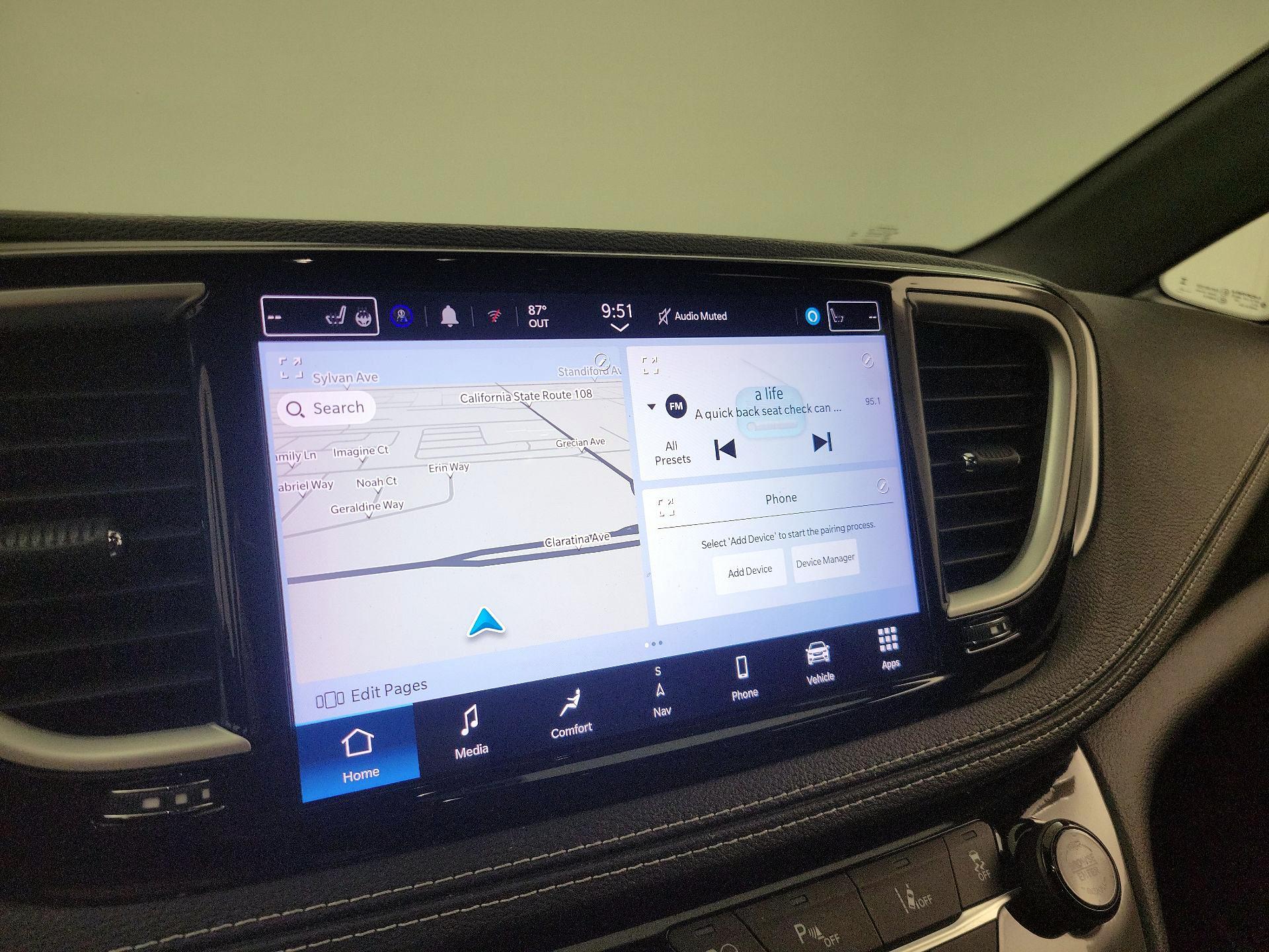 Thumbnail: 2023 Chrysler Pacifica - 16