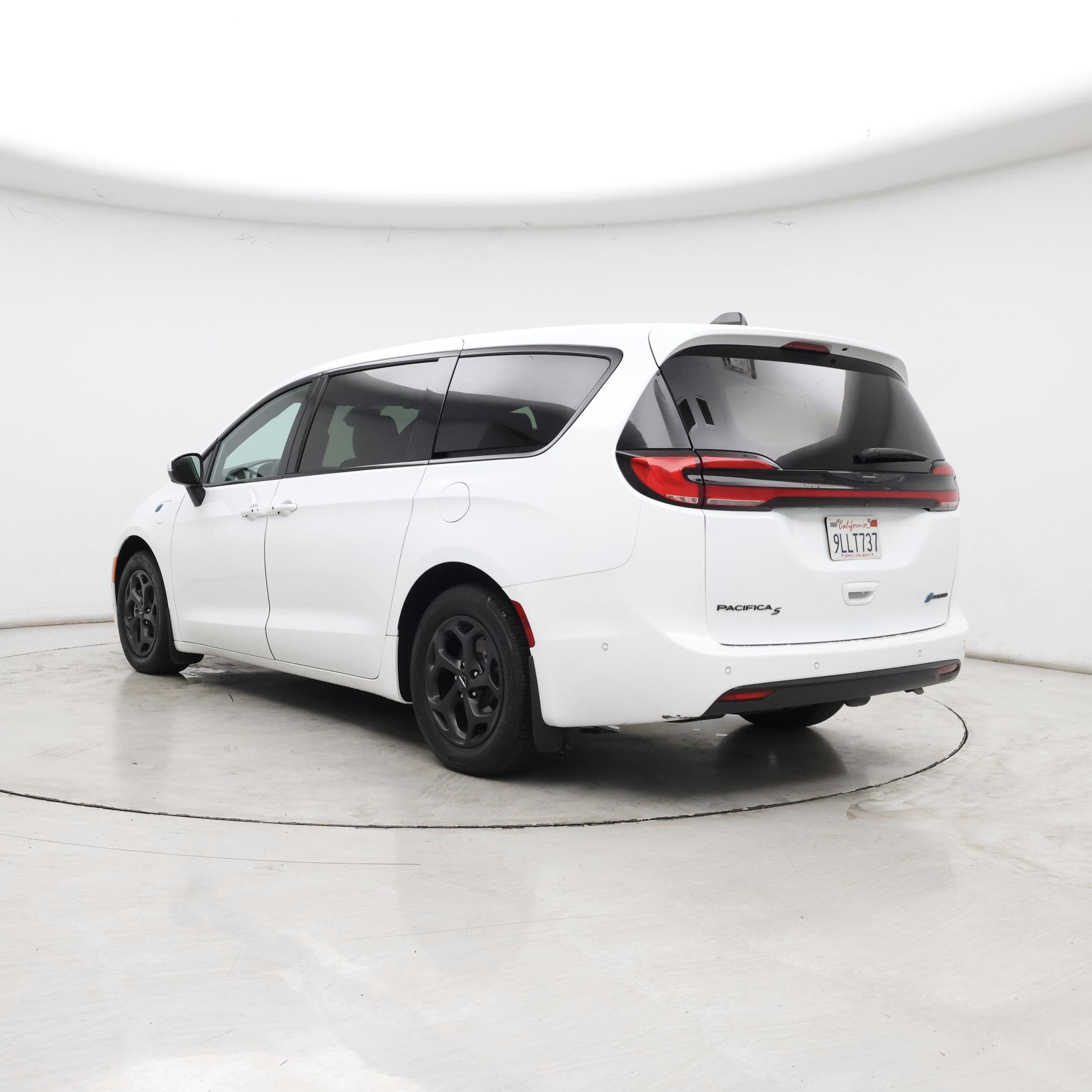 Thumbnail: 2023 Chrysler Pacifica - 2