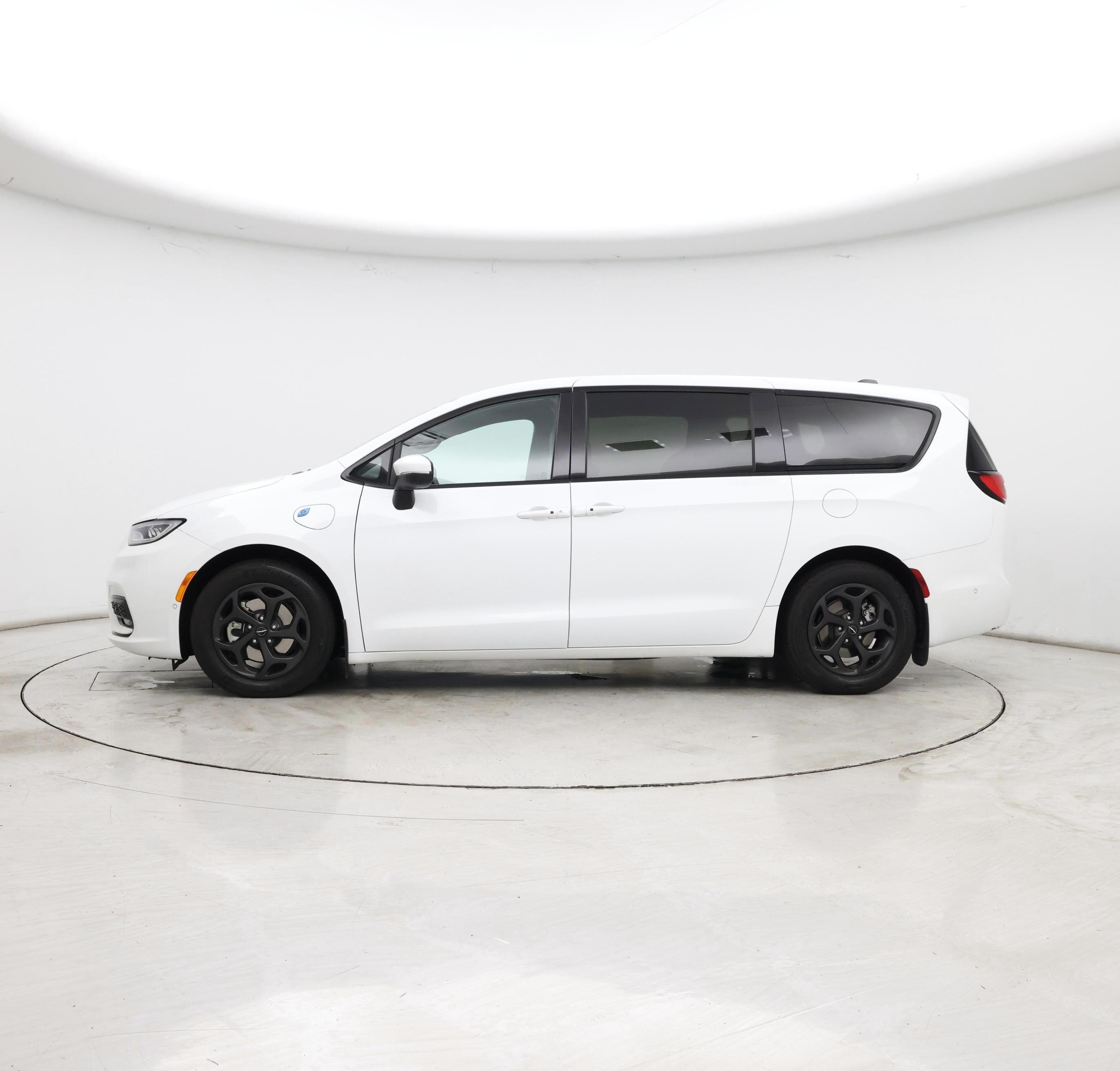 Thumbnail: 2023 Chrysler Pacifica - 3