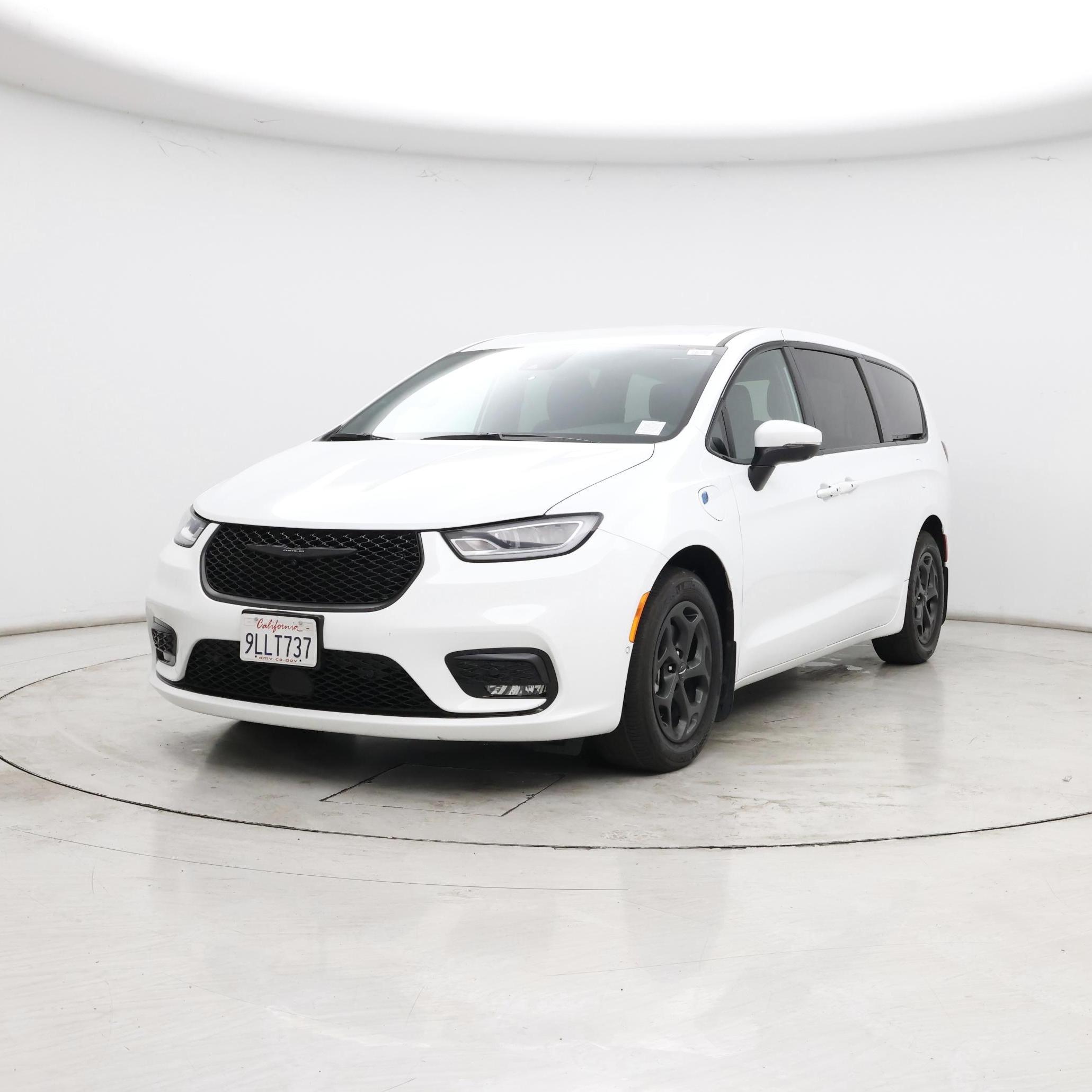 Thumbnail: 2023 Chrysler Pacifica - 4