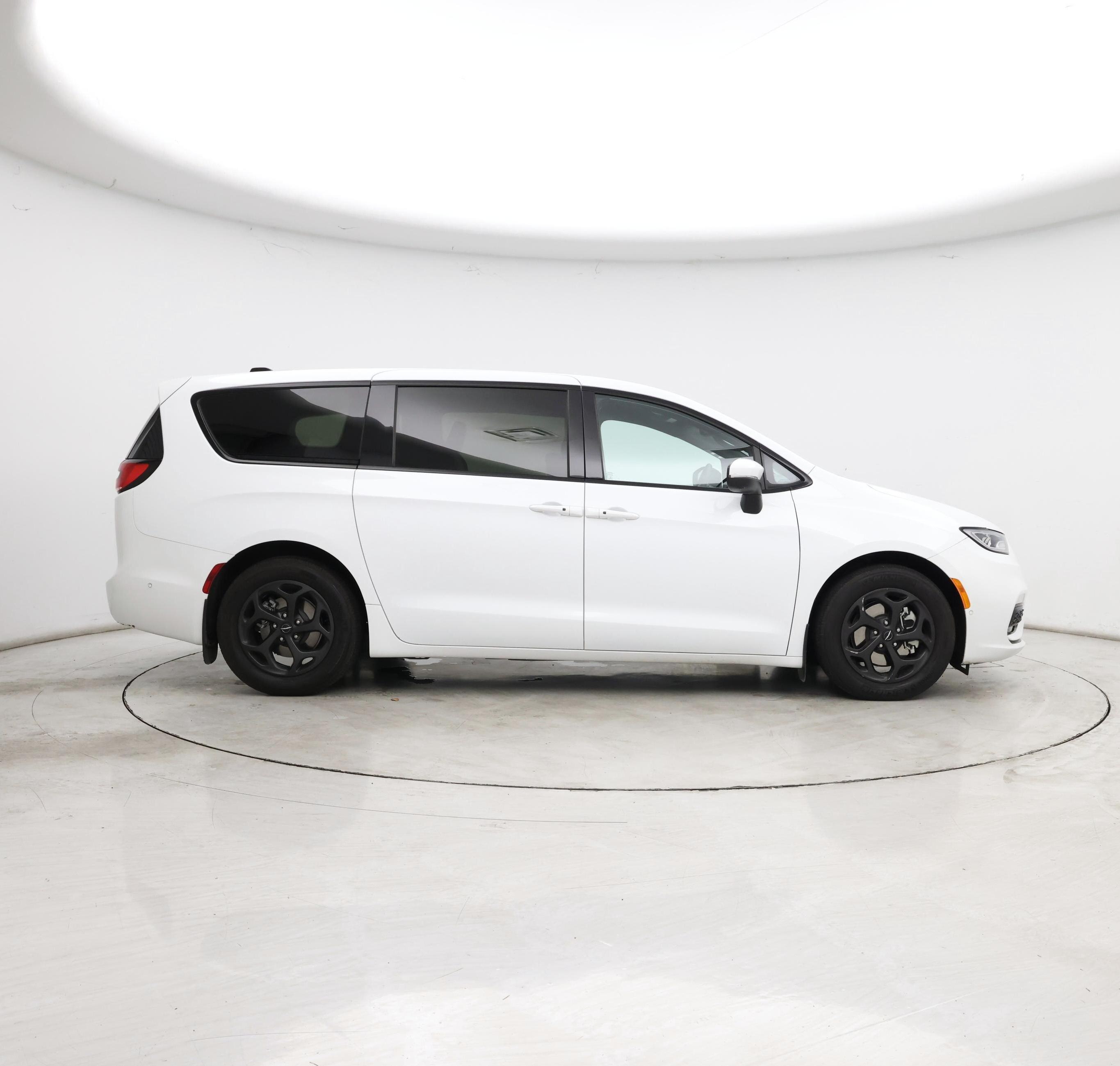 Thumbnail: 2023 Chrysler Pacifica - 7
