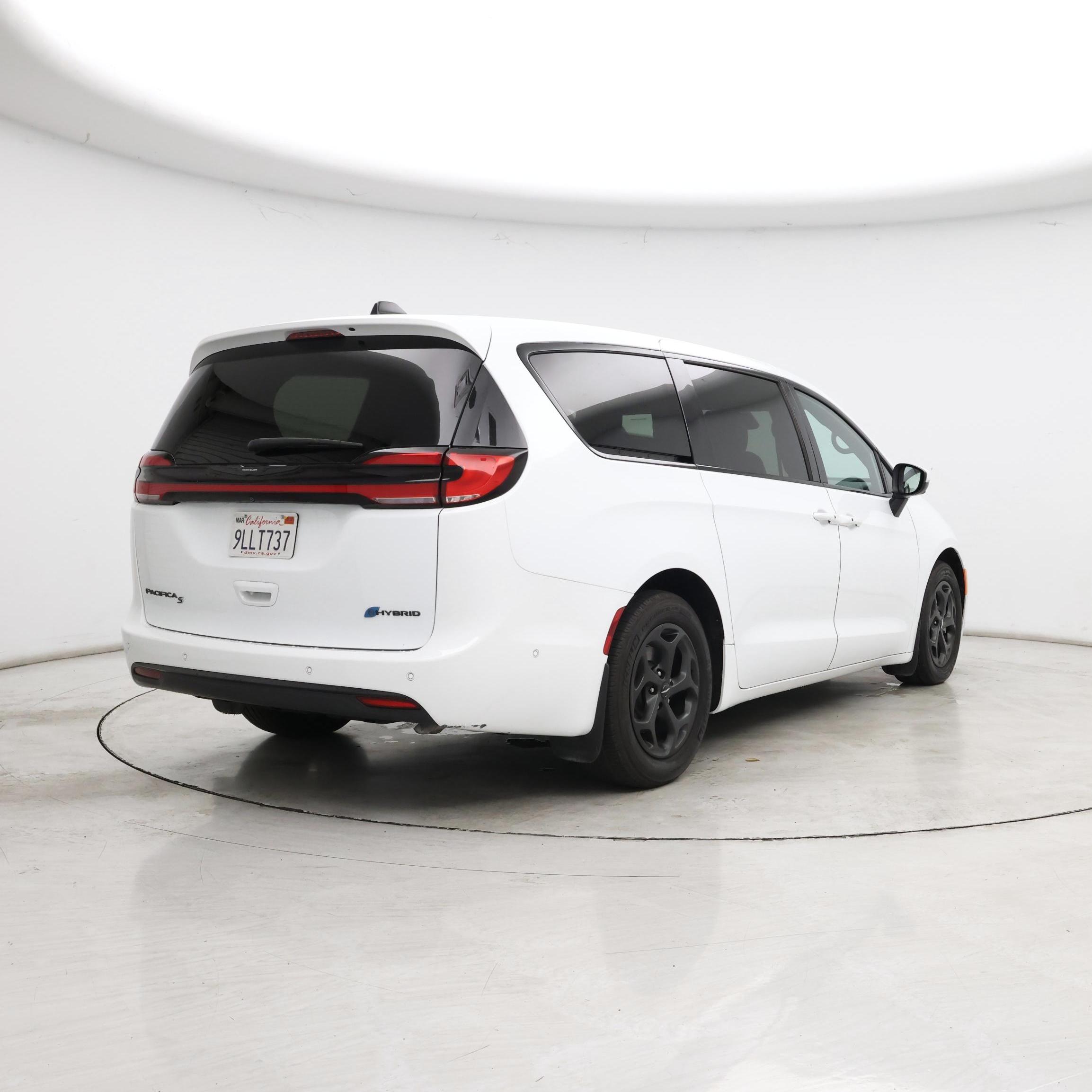Thumbnail: 2023 Chrysler Pacifica - 8