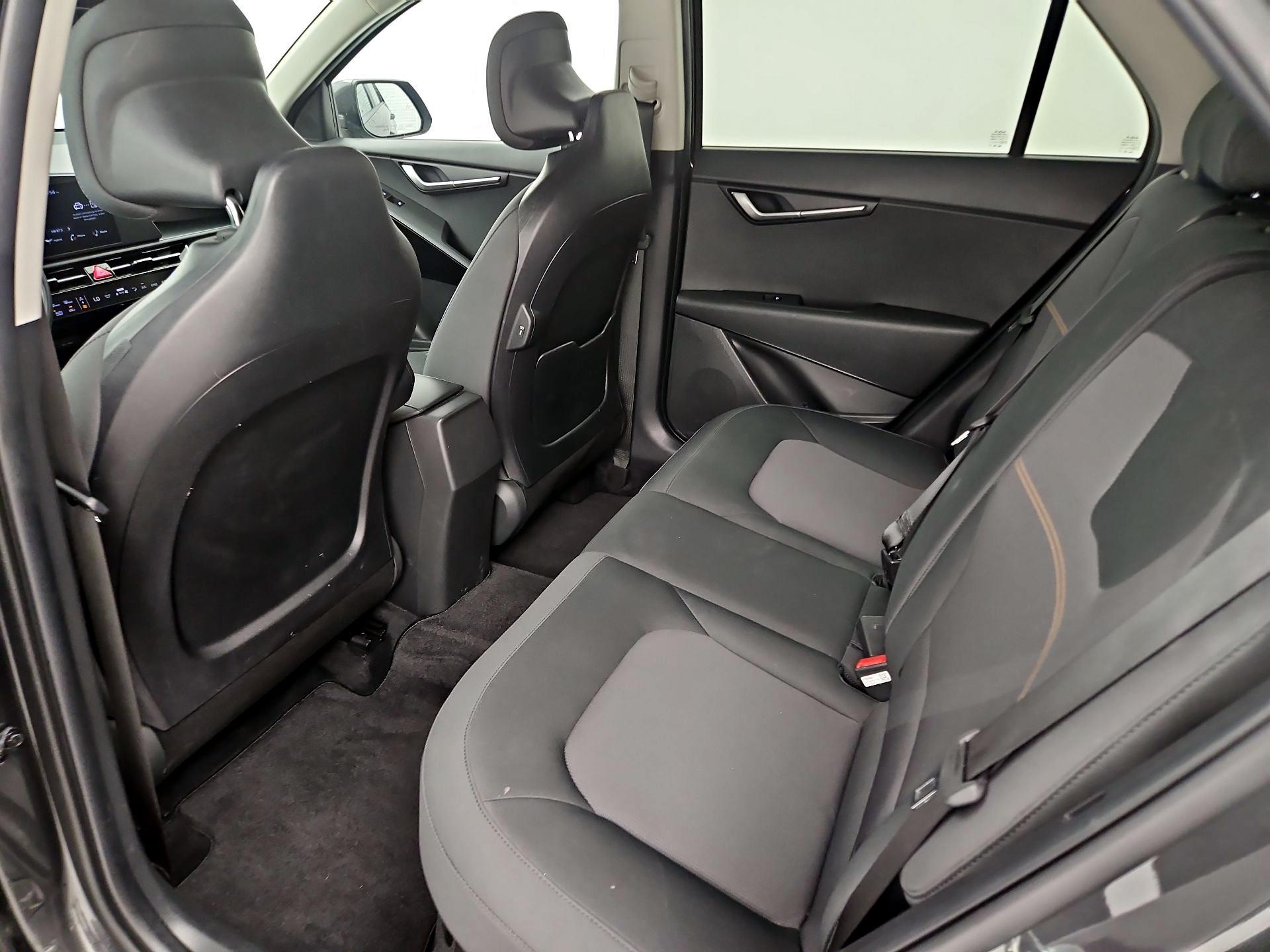 Thumbnail: 2025 Kia Niro - 19