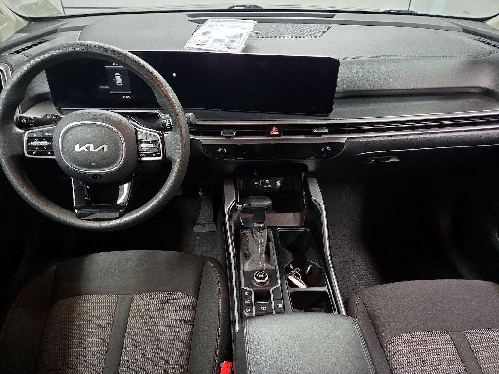 2024 Kia Sorento LX - Photo 10