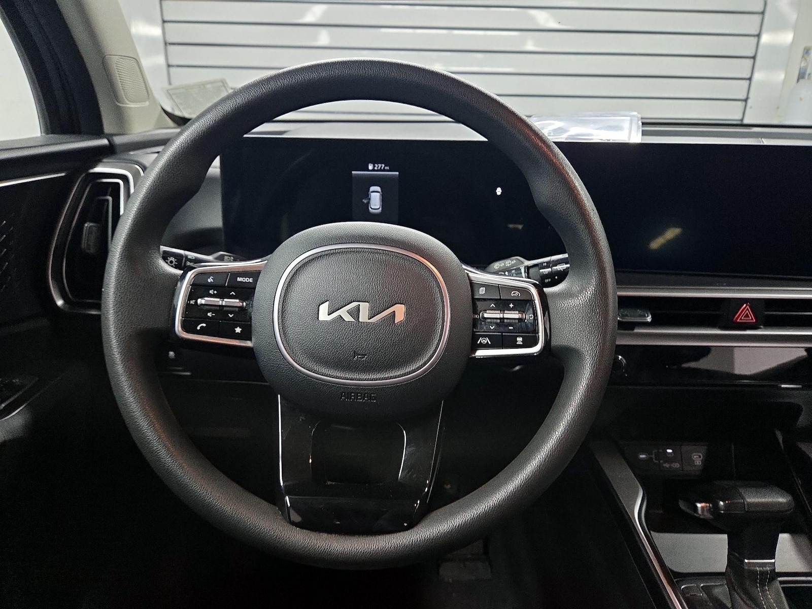 2024 Kia Sorento LX - Photo 11