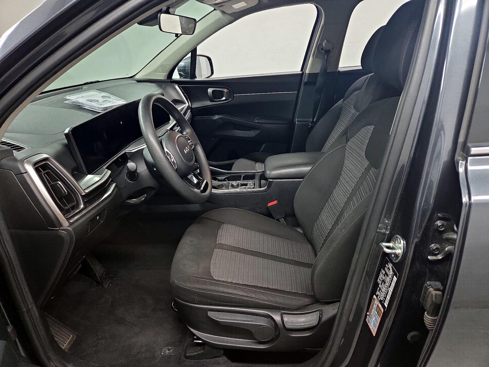 2024 Kia Sorento LX - Photo 12