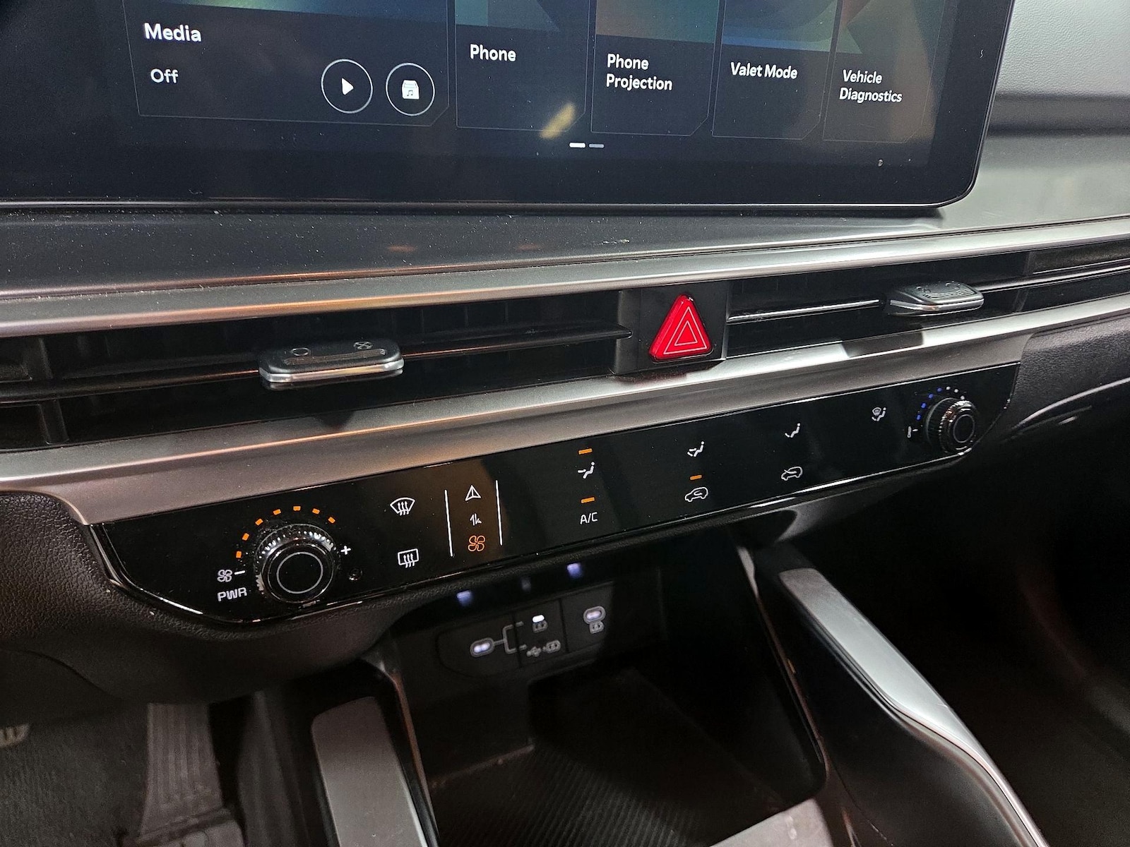 2024 Kia Sorento LX - Photo 15