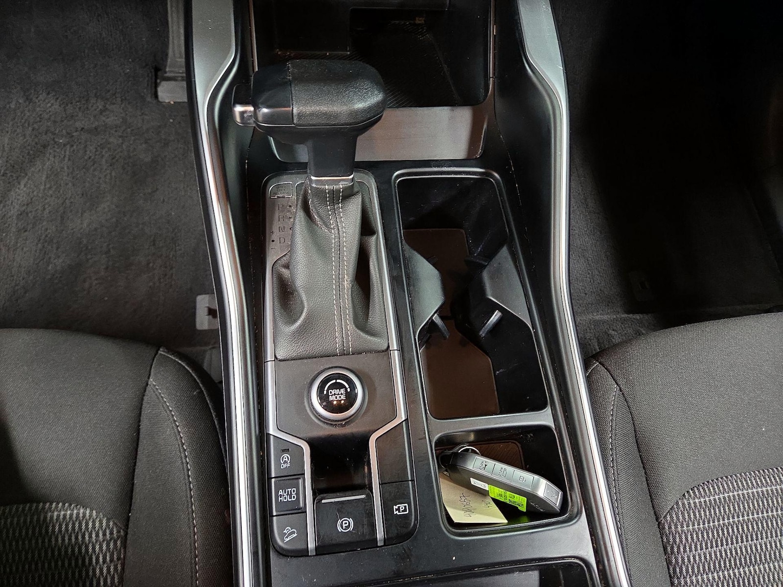 2024 Kia Sorento LX - Photo 16