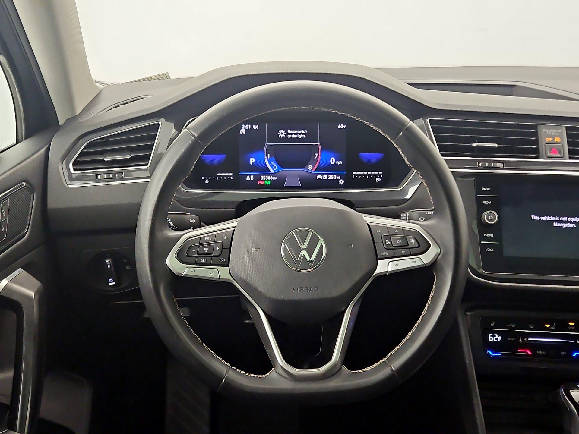 Thumbnail: 2022 Volkswagen Tiguan - 10