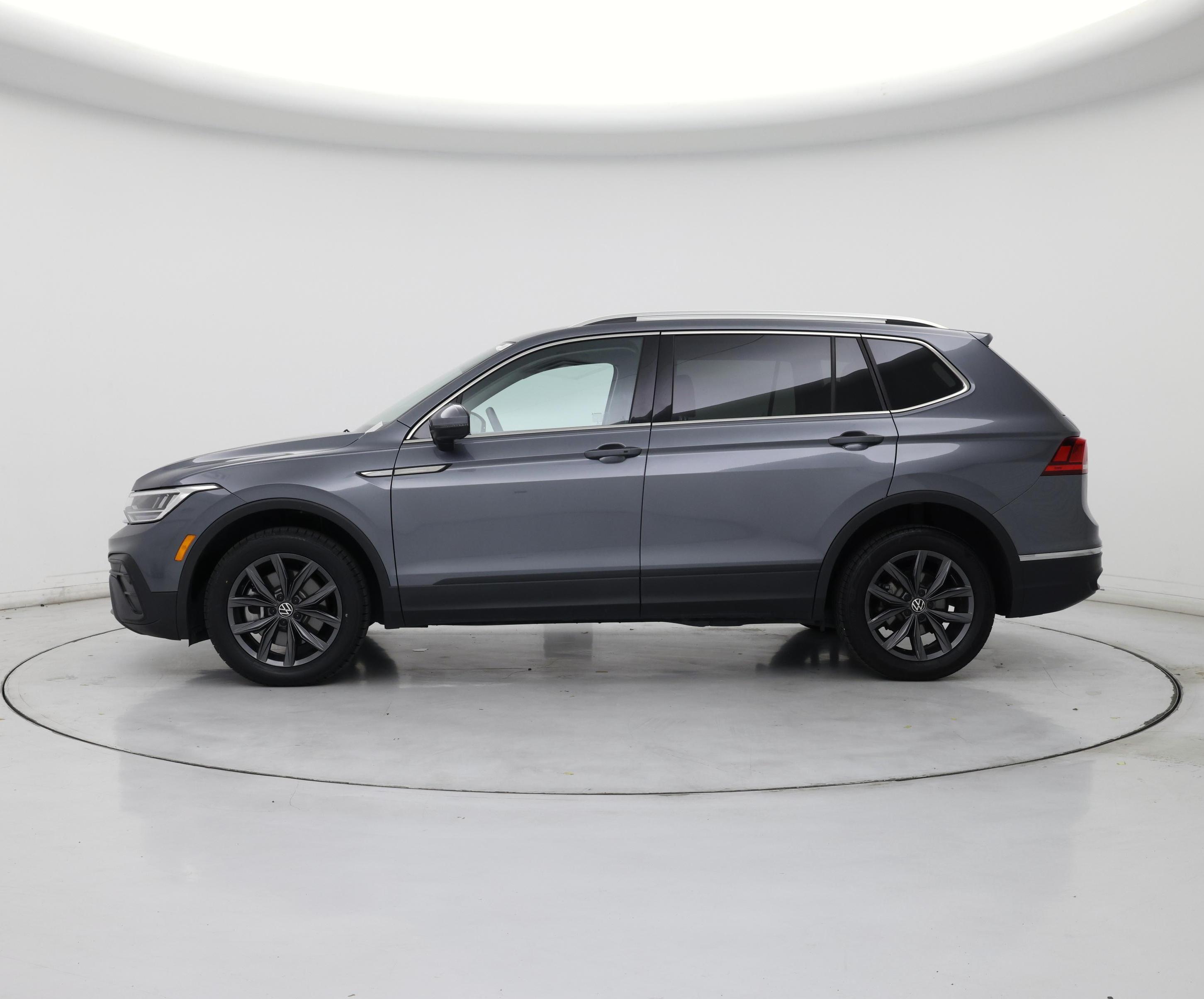 Thumbnail: 2022 Volkswagen Tiguan - 3