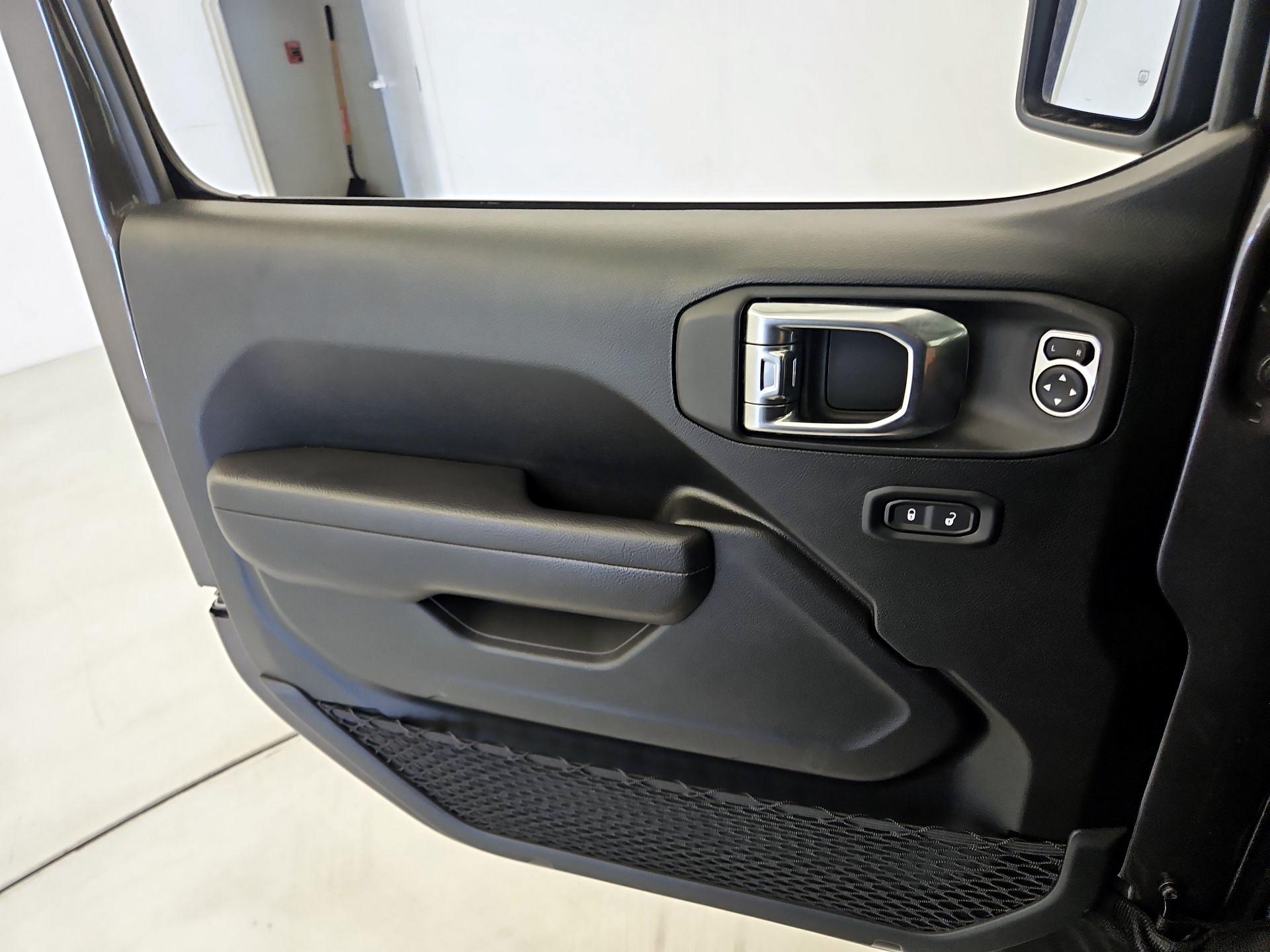 Thumbnail: 2025 Jeep Wrangler - 12