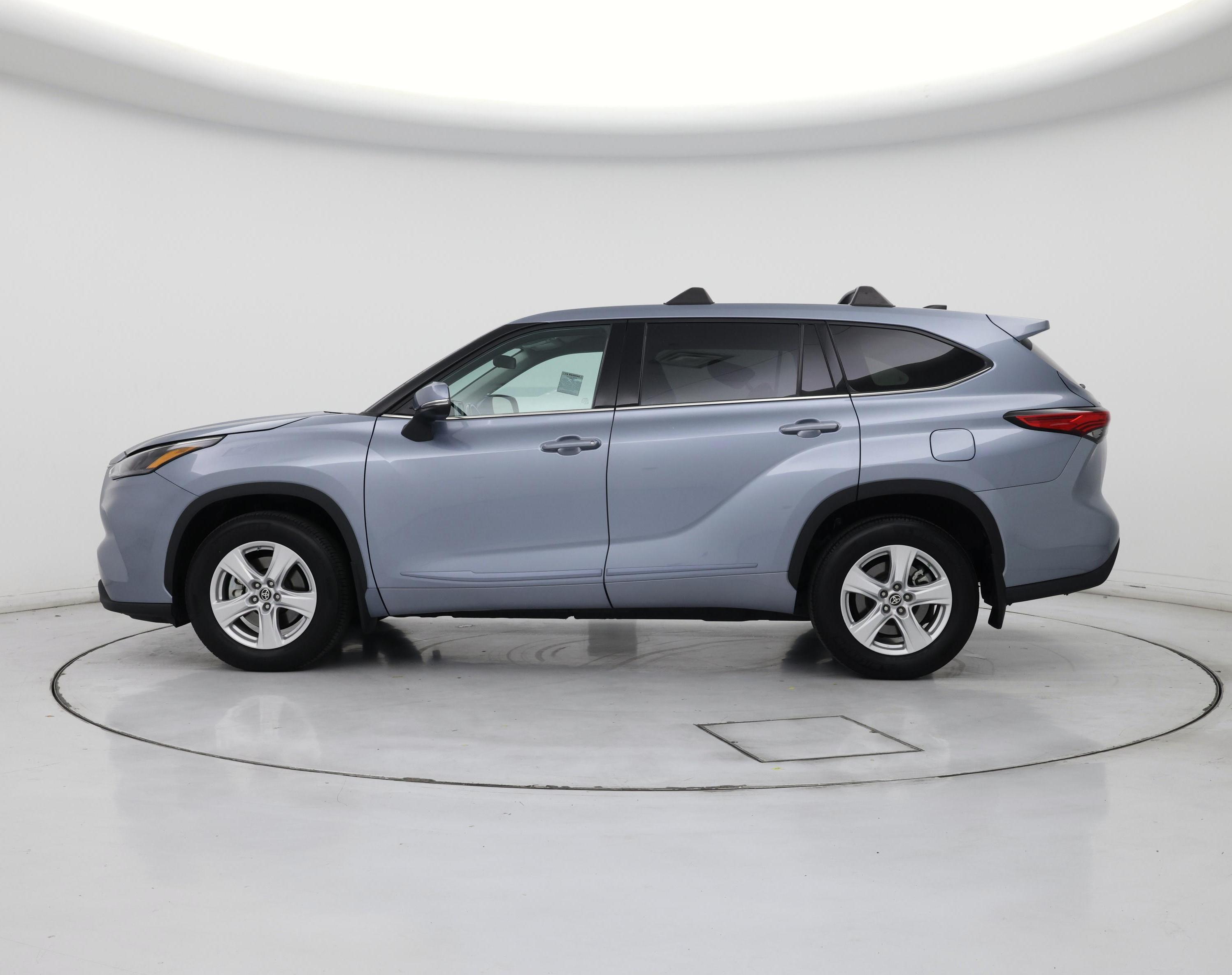Thumbnail: 2022 Toyota Highlander - 3